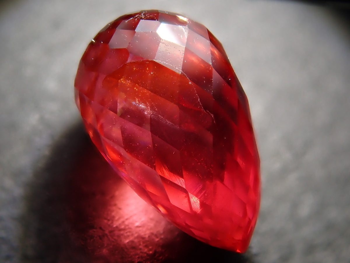 【抽選販売0409_06】ピンクスピネル 1.870ctルース(ブリオレットカット) 日独鑑