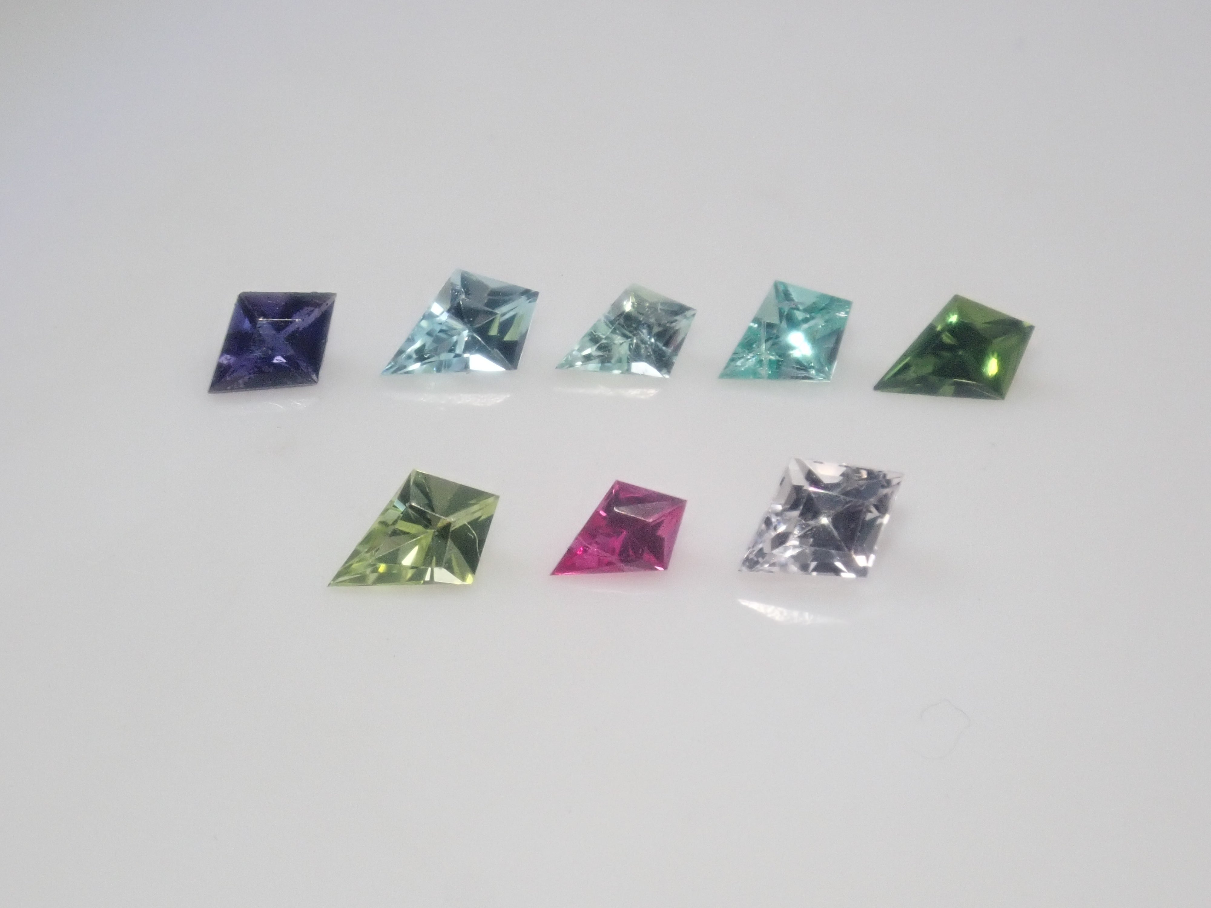 【9/13 22時販売】《限定8石》ミニカイトカット1石ルース(パライバトルマリン2石含む、グリーンベリル、ルビー、ペリドットなど)《複数購入割引有》