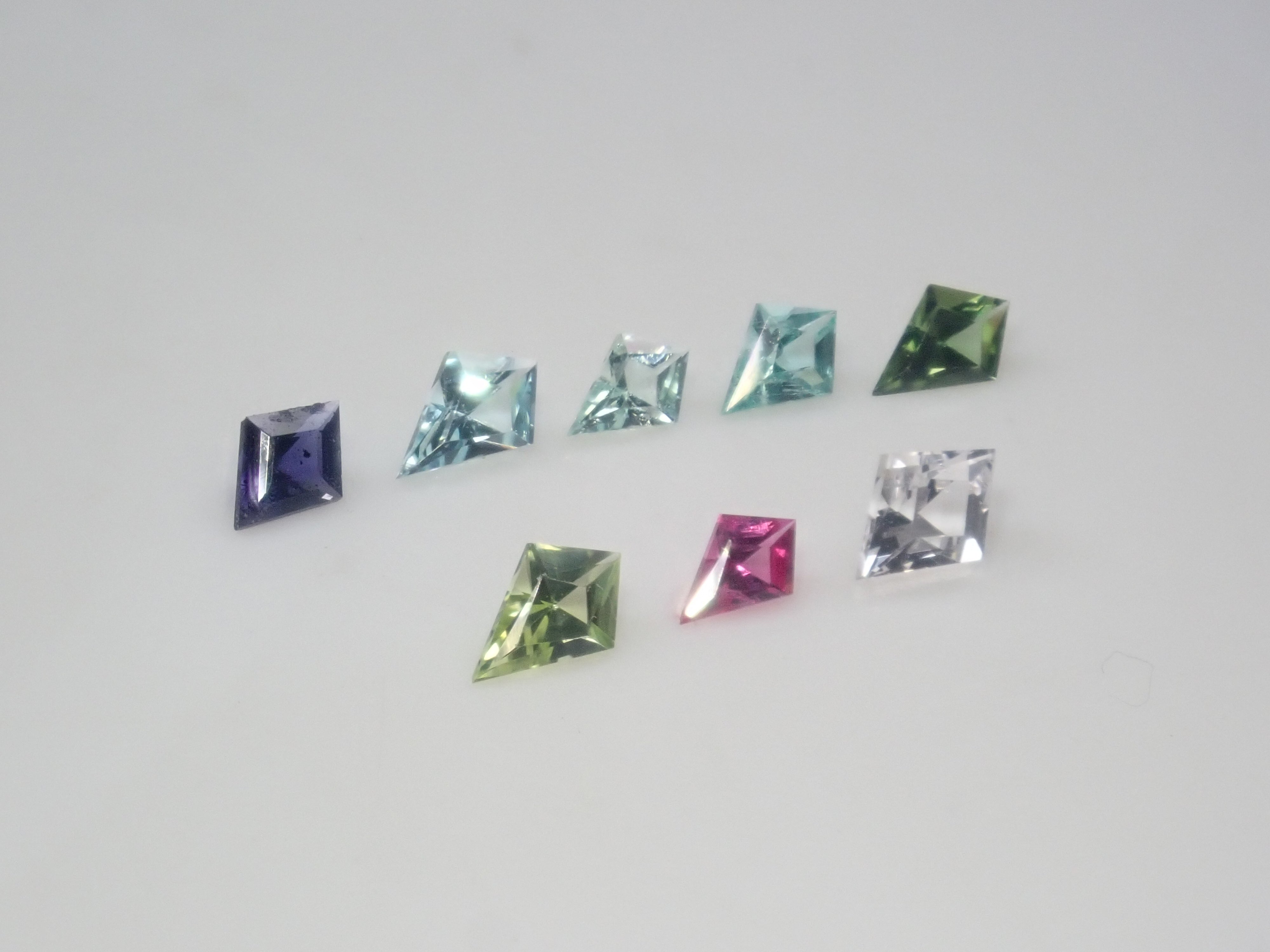 【9/13 22時販売】《限定8石》ミニカイトカット1石ルース(パライバトルマリン2石含む、グリーンベリル、ルビー、ペリドットなど)《複数購入割引有》