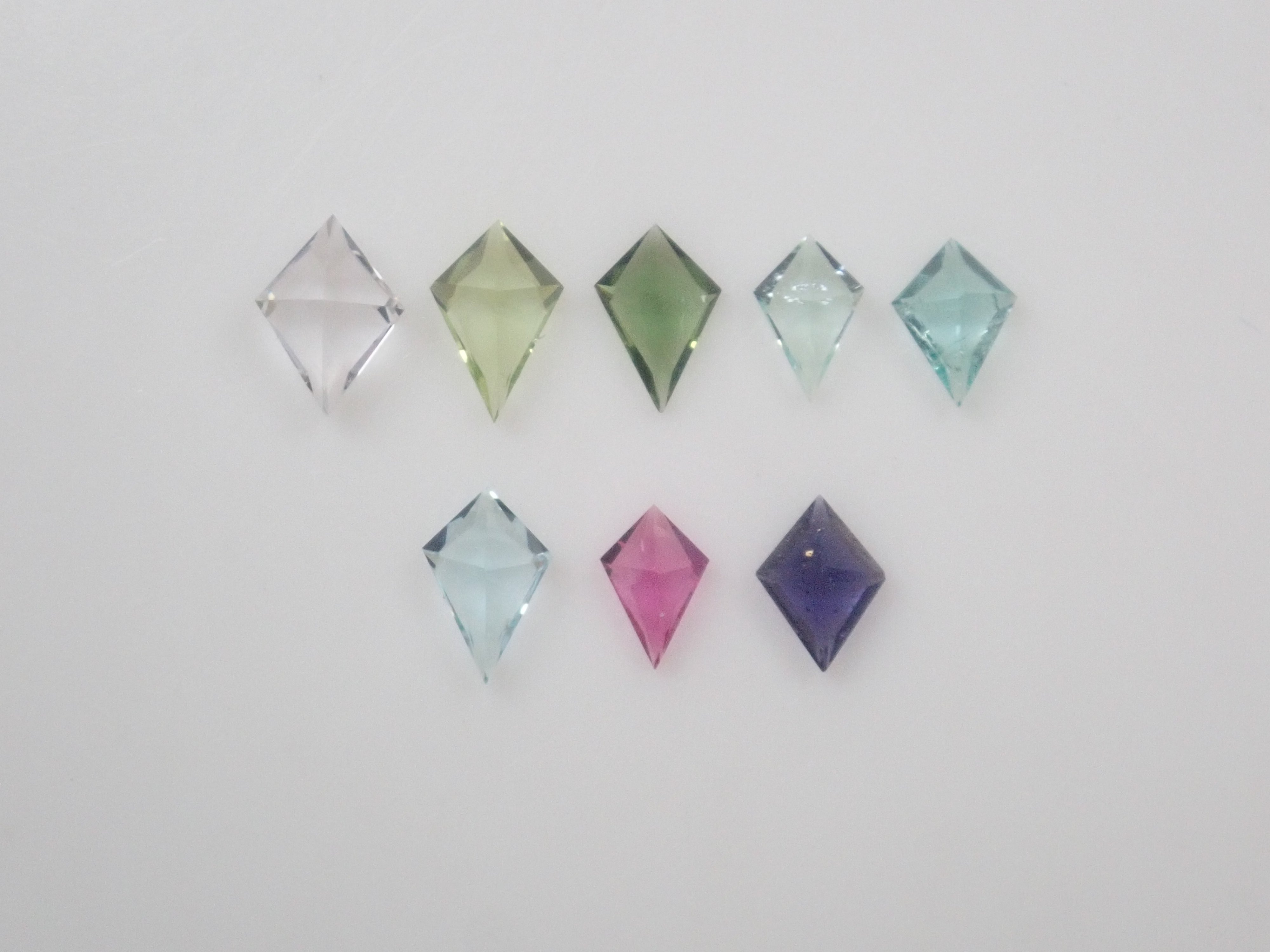【9/13 22時販売】《限定8石》ミニカイトカット1石ルース(パライバトルマリン2石含む、グリーンベリル、ルビー、ペリドットなど)《複数購入割引有》
