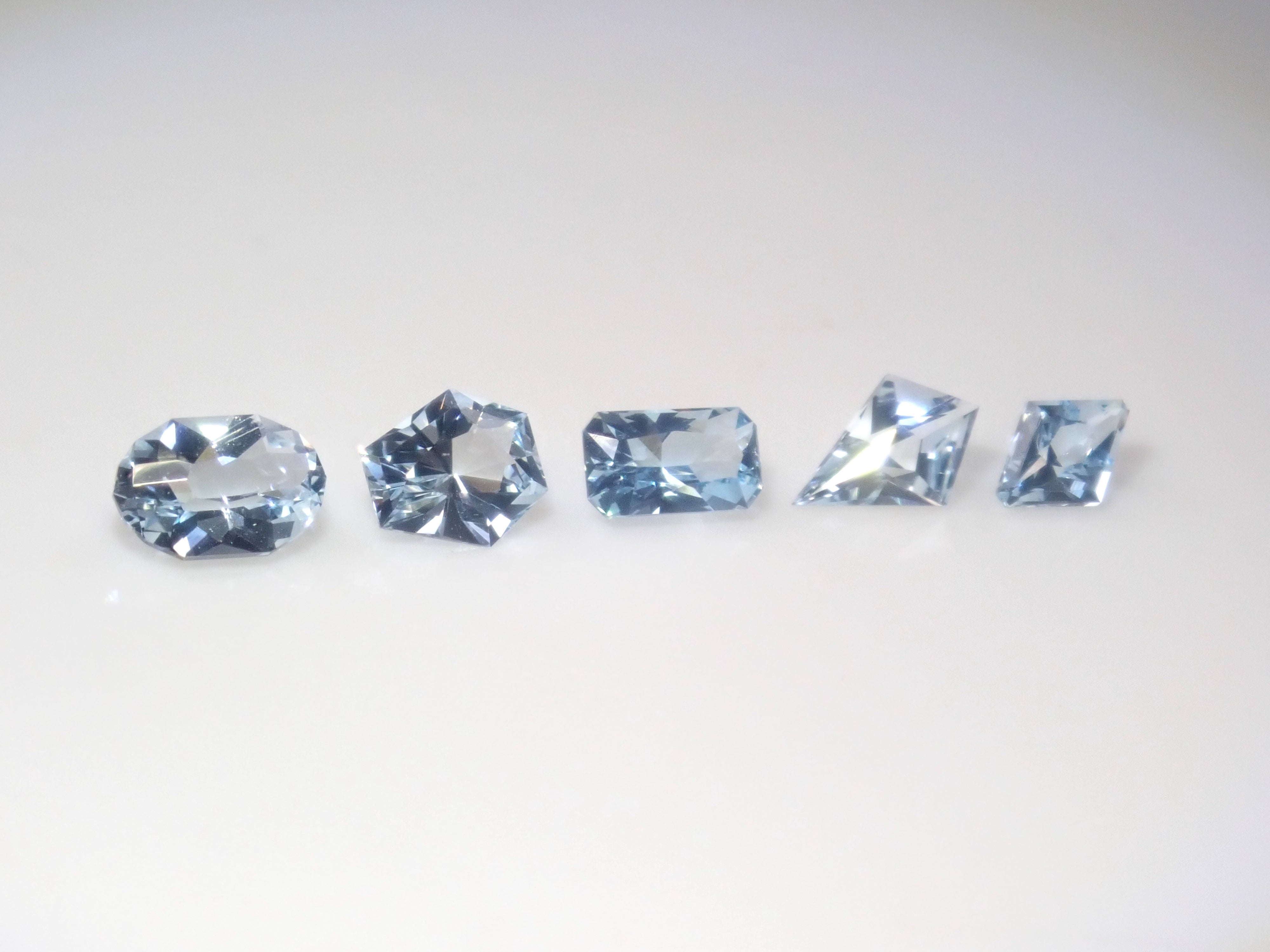 【2/8 22時販売】《限定16石》ブルー石ガチャ(バイカラーベニトアイト・ブラジル産パライバトルマリン、サンタマリアアクアマリンなど)《複数購入割引有》