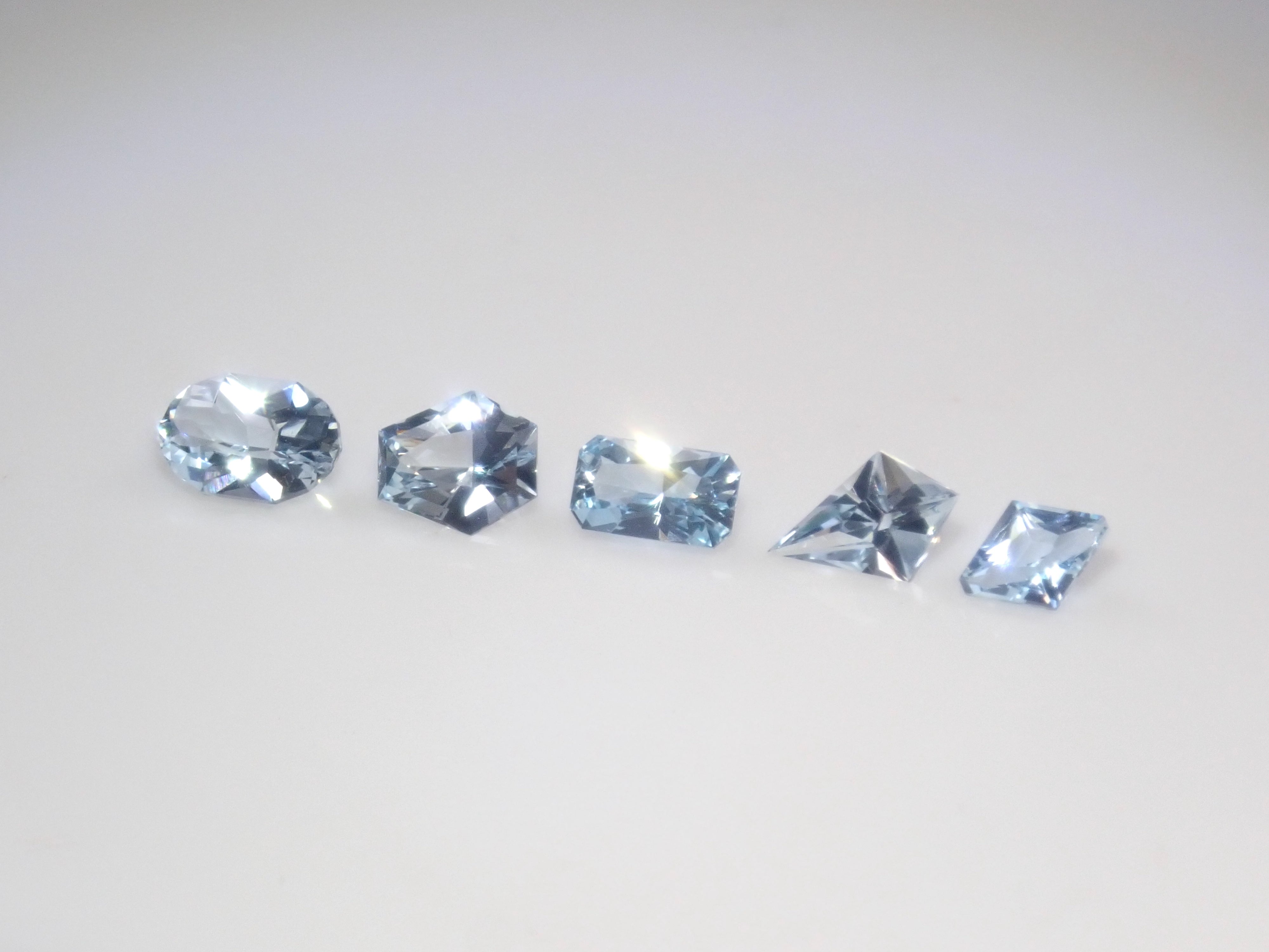 【2/8 22時販売】《限定16石》ブルー石ガチャ(バイカラーベニトアイト・ブラジル産パライバトルマリン、サンタマリアアクアマリンなど)《複数購入割引有》