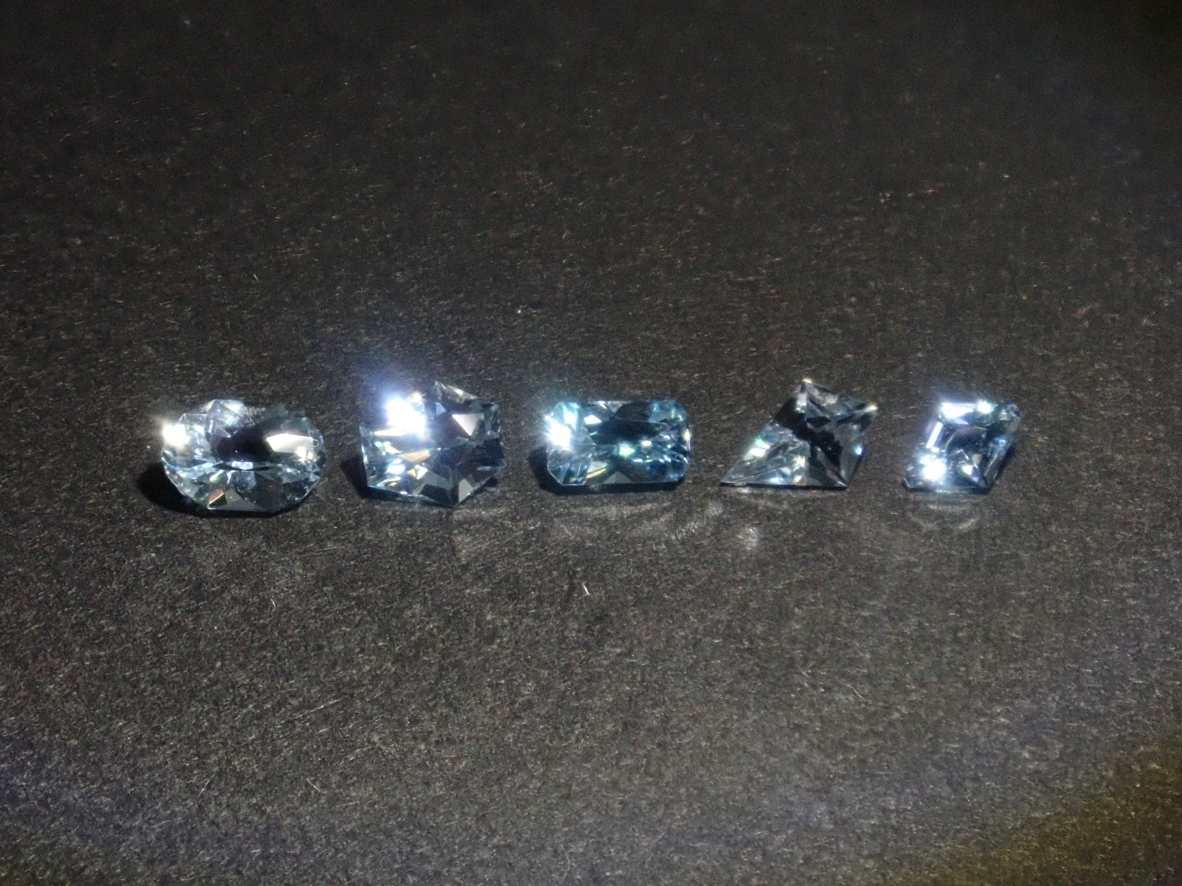 【2/8 22時販売】《限定16石》ブルー石ガチャ(バイカラーベニトアイト・ブラジル産パライバトルマリン、サンタマリアアクアマリンなど)《複数購入割引有》