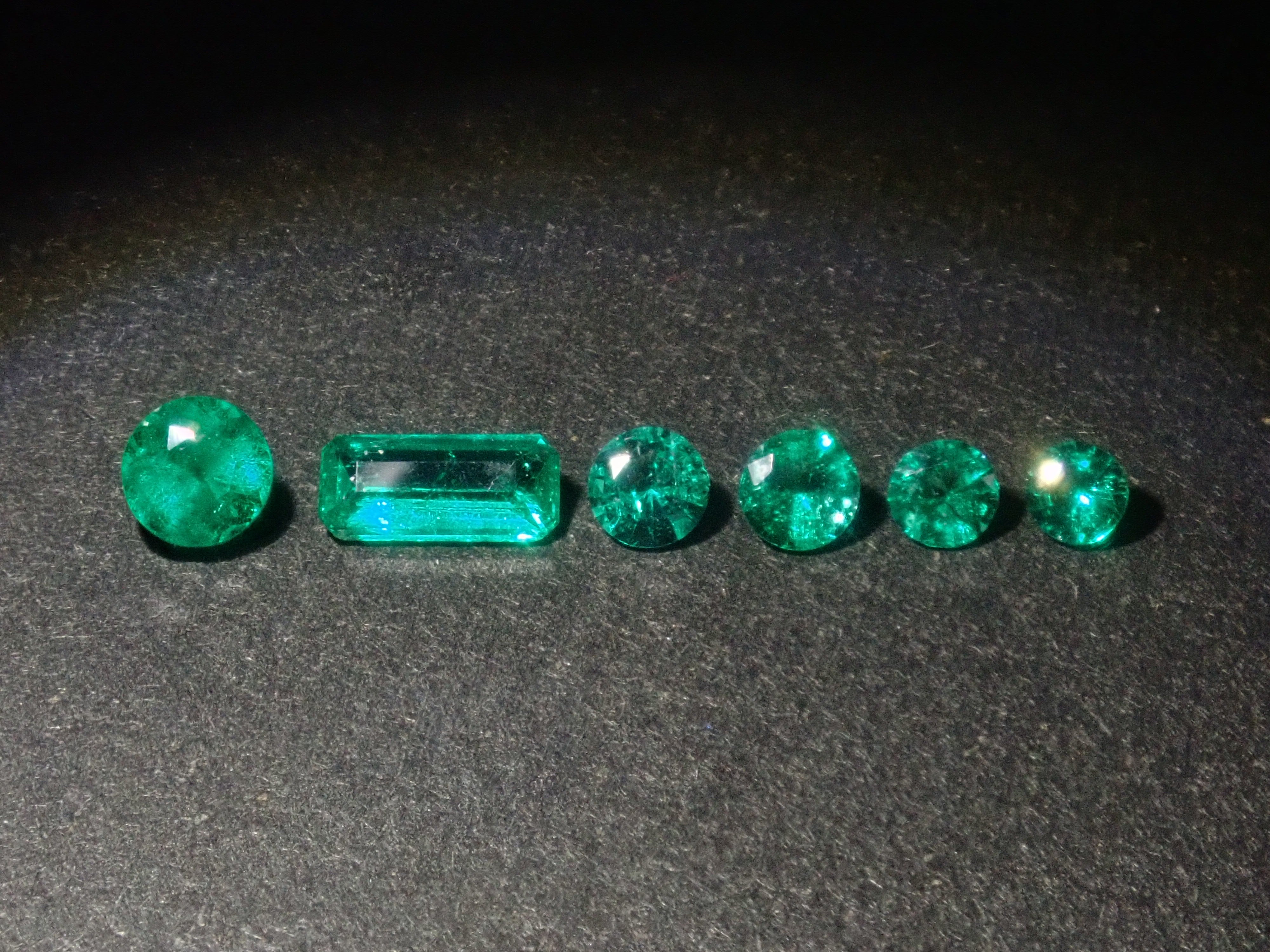 【2/7 22時販売】《限定16石》ロシア産ノンオイルエメラルド等含む💎エメラルドガチャ(エメラルドキャッツアイや特殊カット含む)《複数購入割引有》