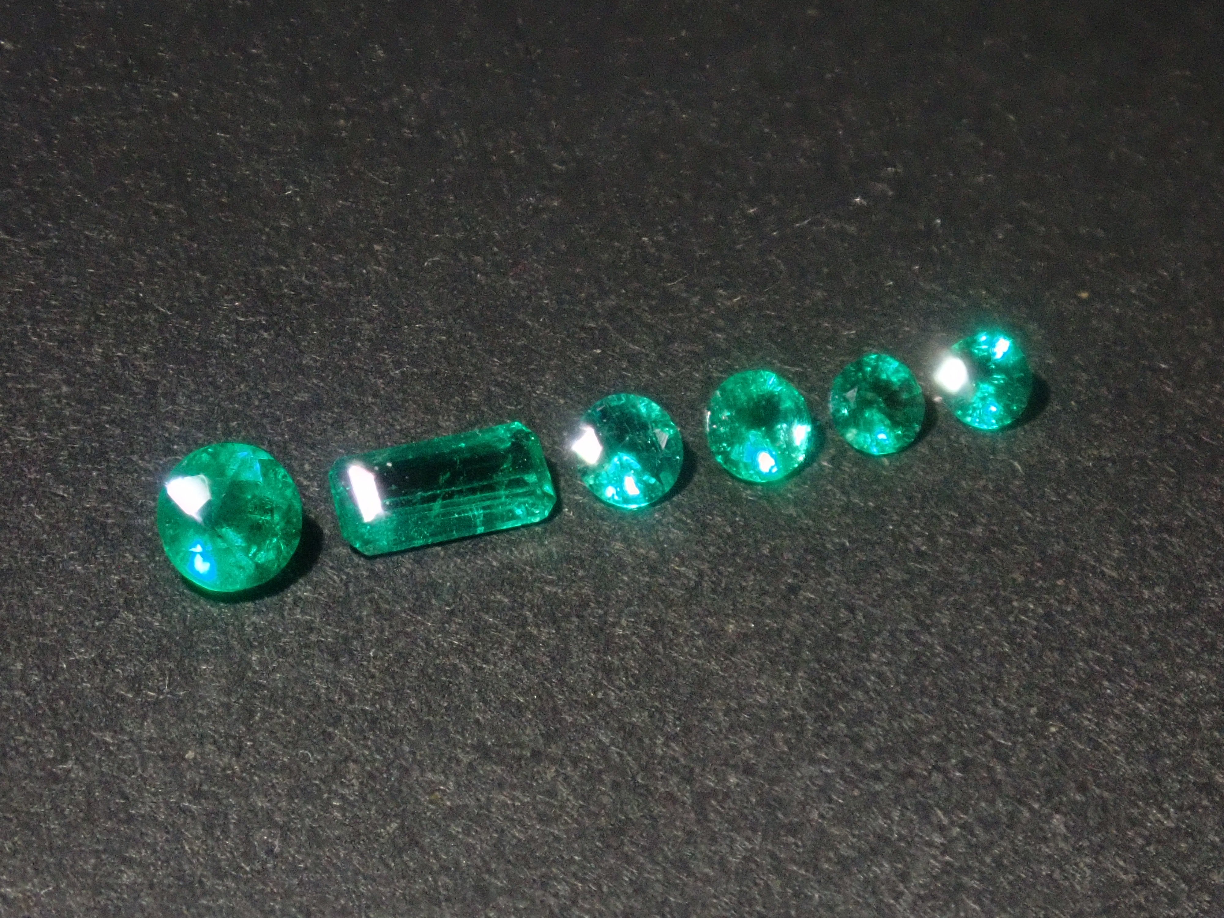 【2/7 22時販売】《限定16石》ロシア産ノンオイルエメラルド等含む💎エメラルドガチャ(エメラルドキャッツアイや特殊カット含む)《複数購入割引有》