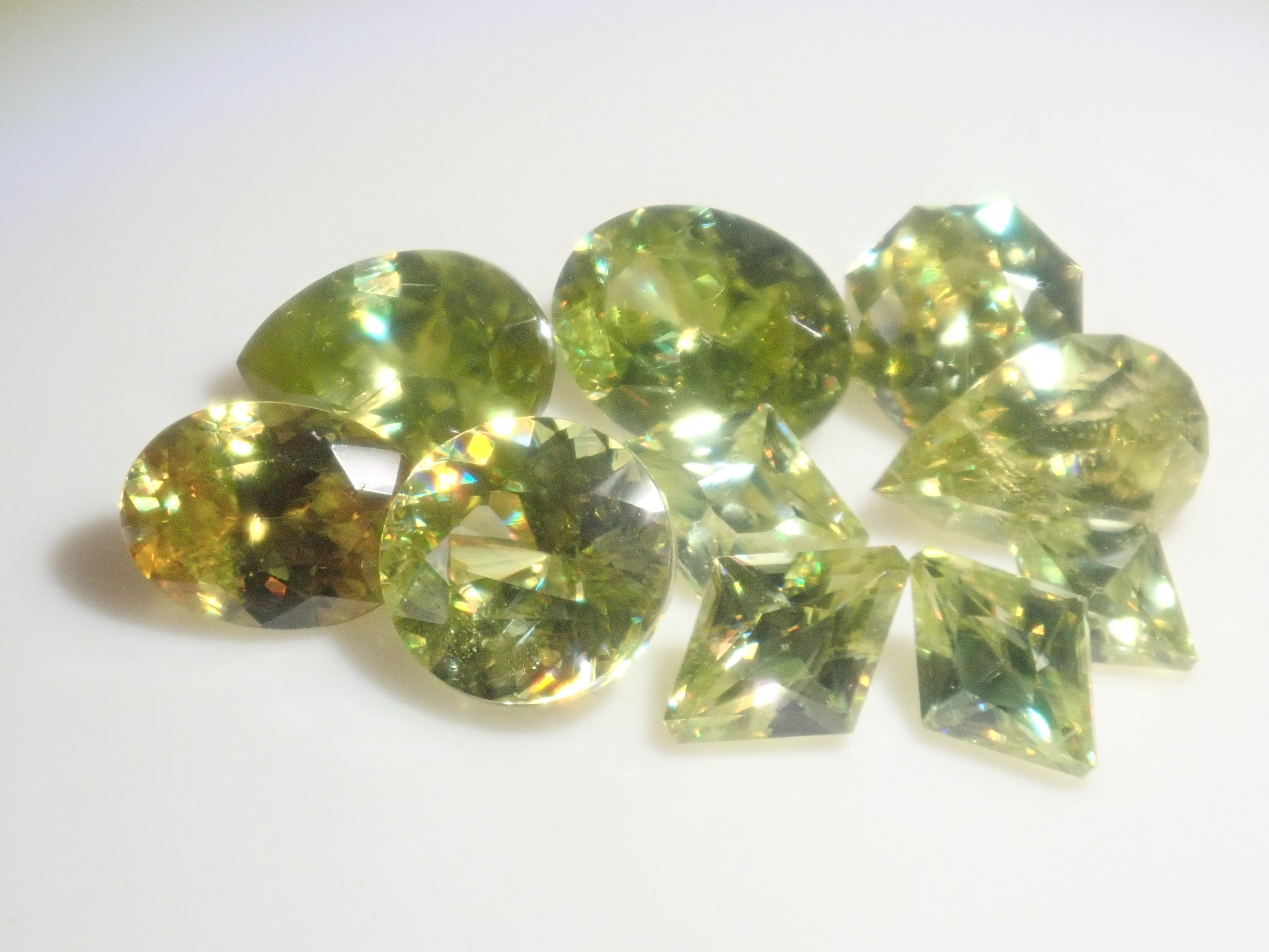 【2/8 22時販売】《限定11石》通常74,800円の甲州貴石切子plusthree「彩」含むスフェーンガチャ《複数購入割引有》