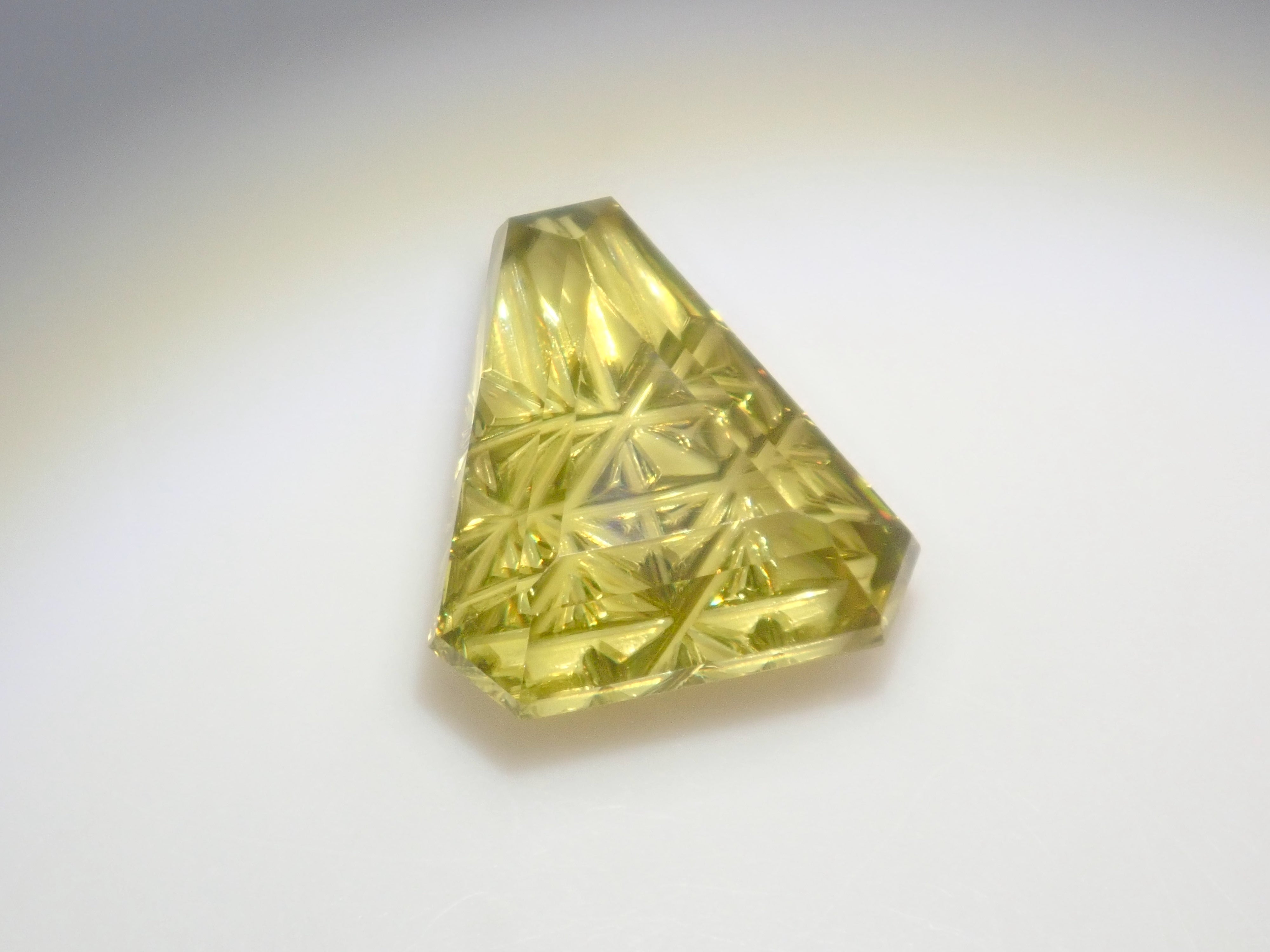 【2/8 22時販売】《限定11石》通常74,800円の甲州貴石切子plusthree「彩」含むスフェーンガチャ《複数購入割引有》