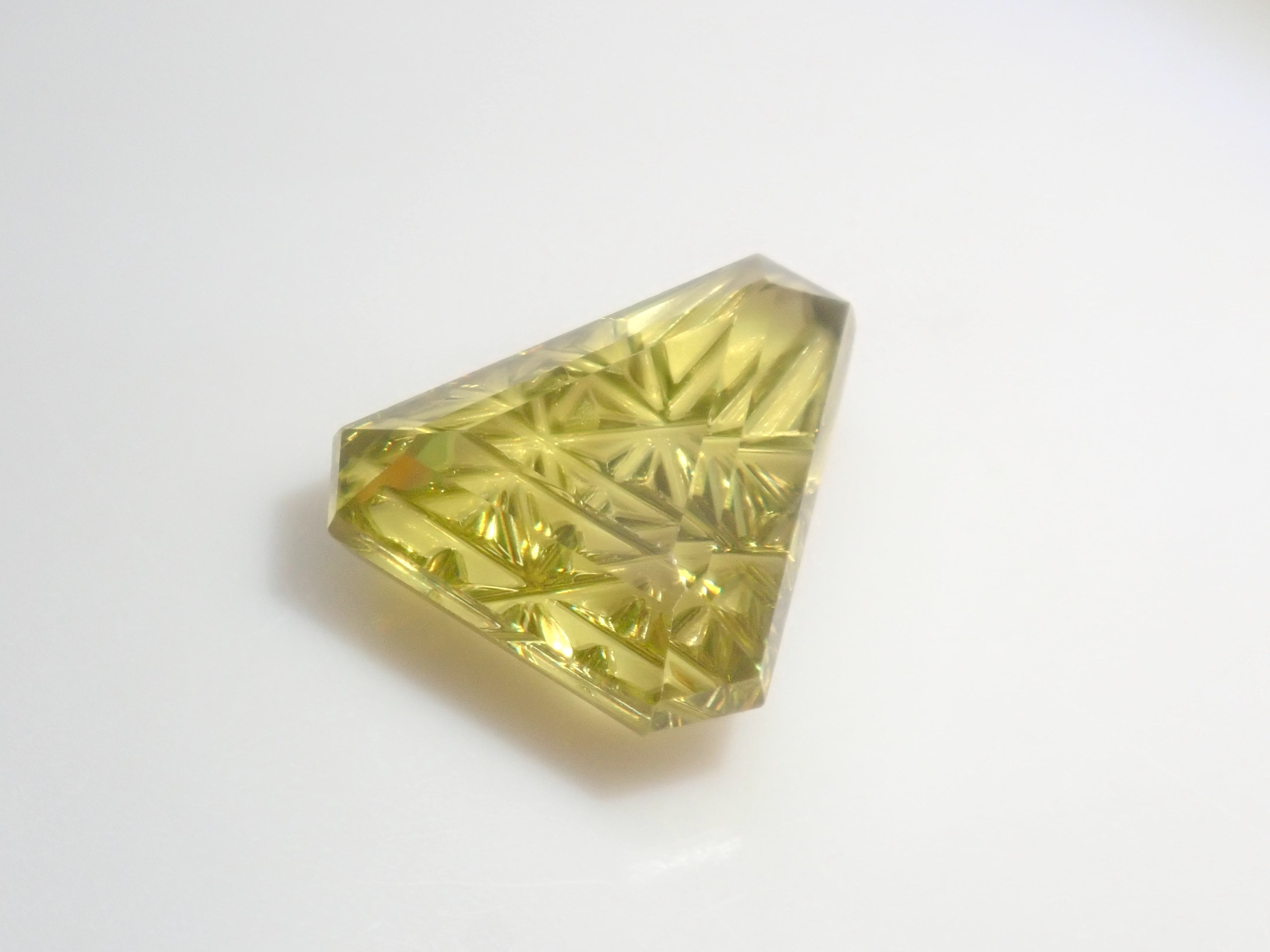 【2/8 22時販売】《限定11石》通常74,800円の甲州貴石切子plusthree「彩」含むスフェーンガチャ《複数購入割引有》