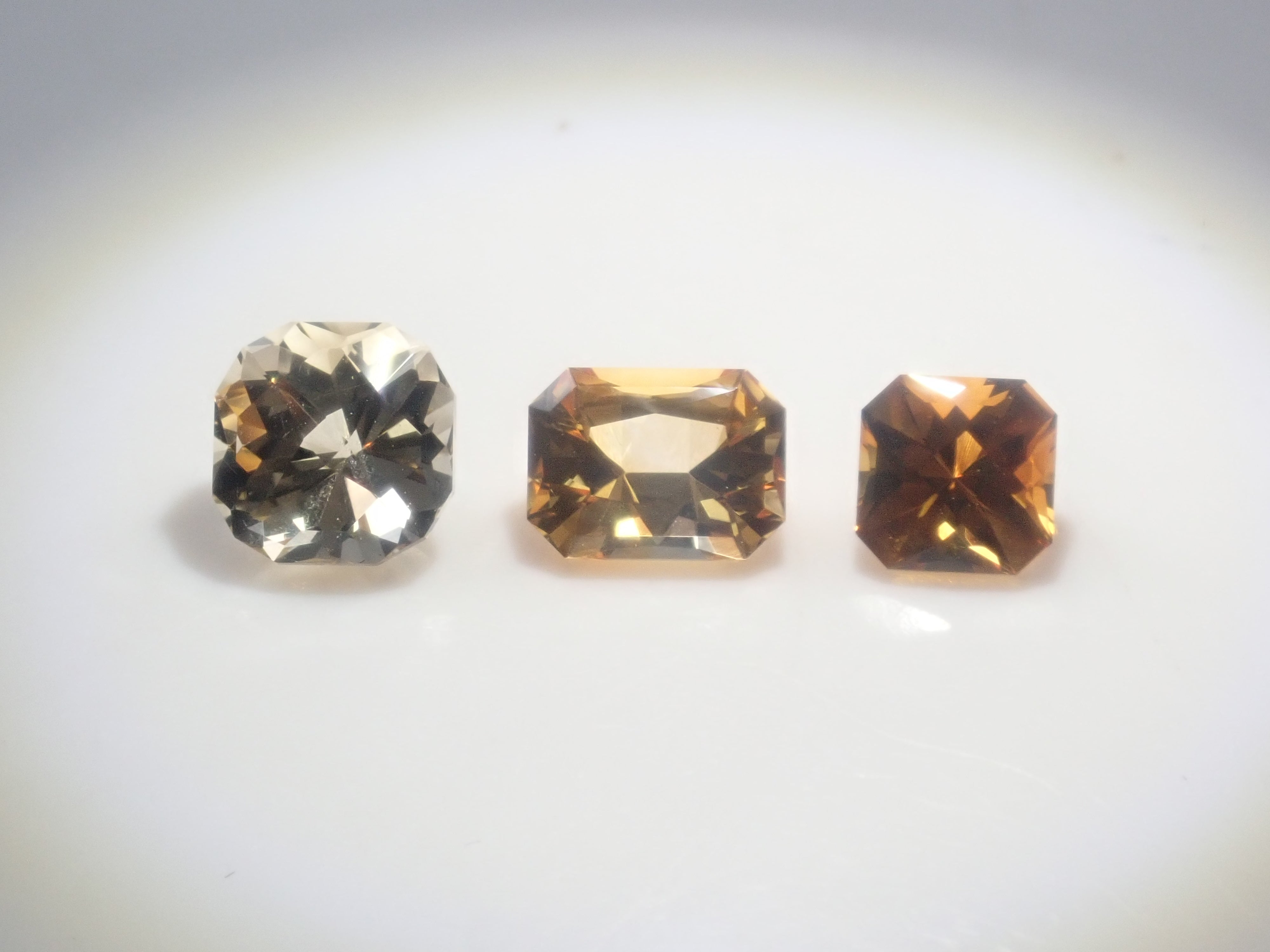 【2/21 22時販売】《限定9石》通常29,800円の甲州貴石切子plus threeを含むシトリンガチャ《複数購入割引有》