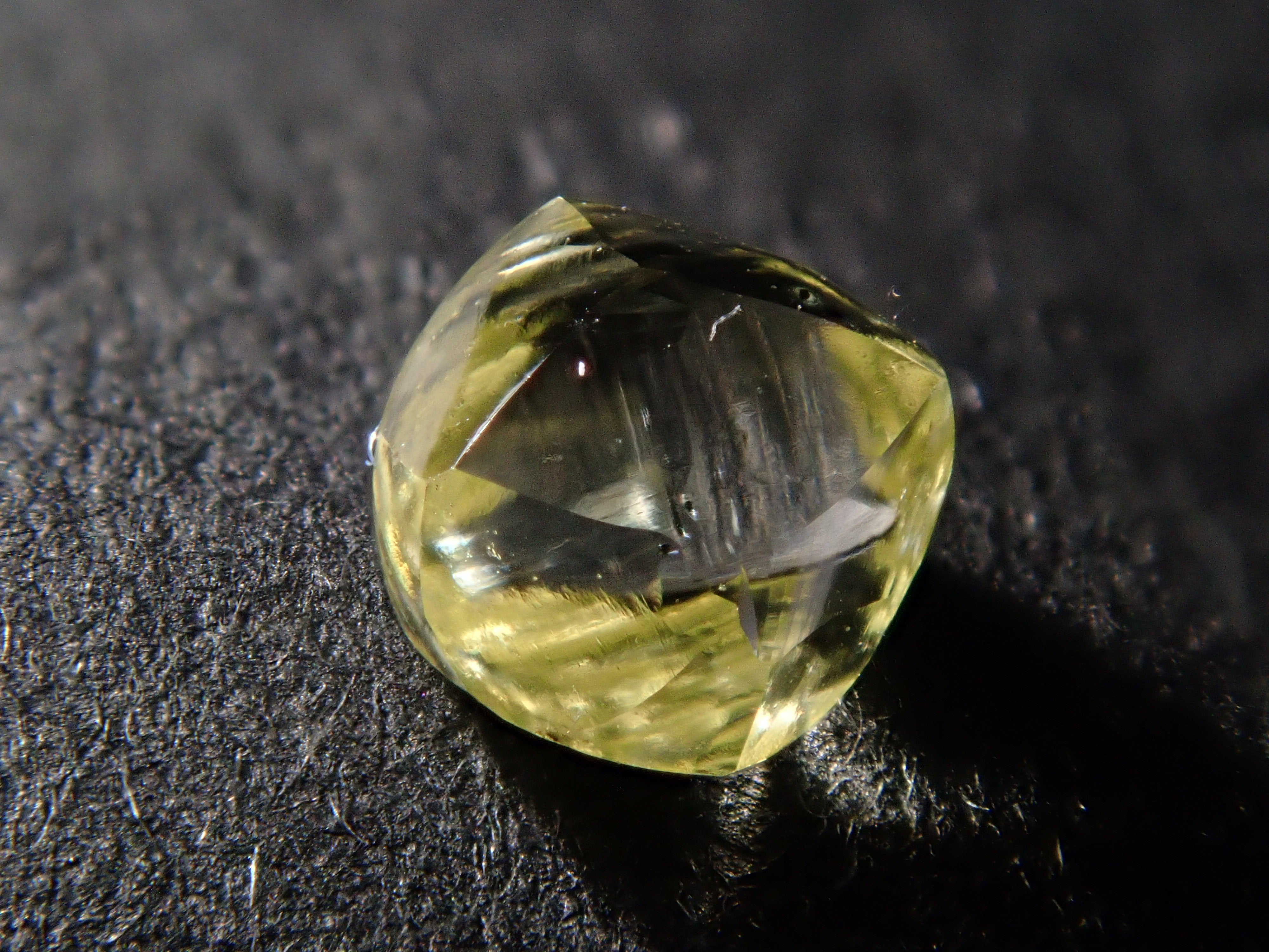 【2/11 22時販売】ダイヤモンド原石(メイカブル) 0.353ct原石