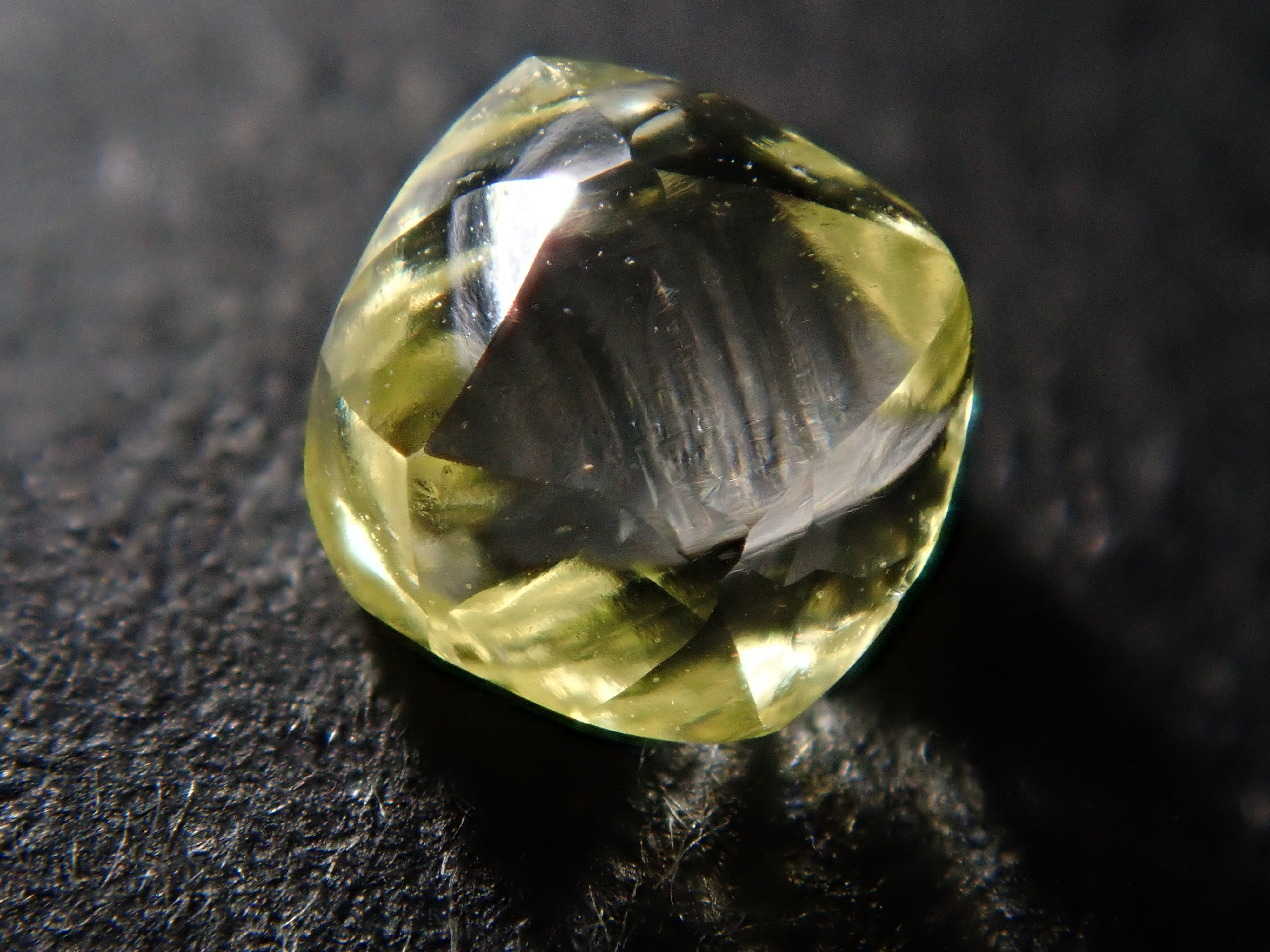 【2/11 22時販売】ダイヤモンド原石(メイカブル) 0.353ct原石