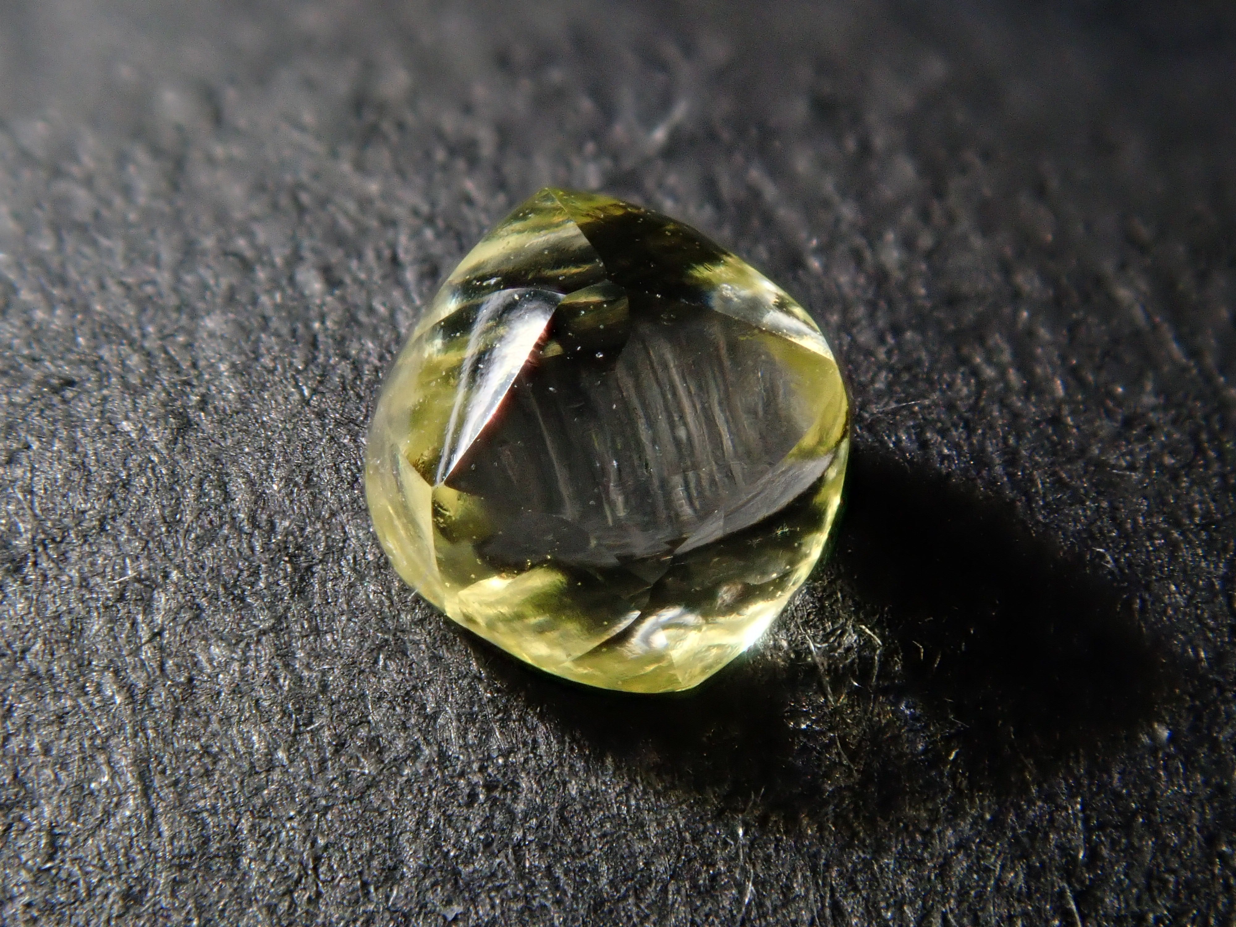 【2/11 22時販売】ダイヤモンド原石(メイカブル) 0.353ct原石