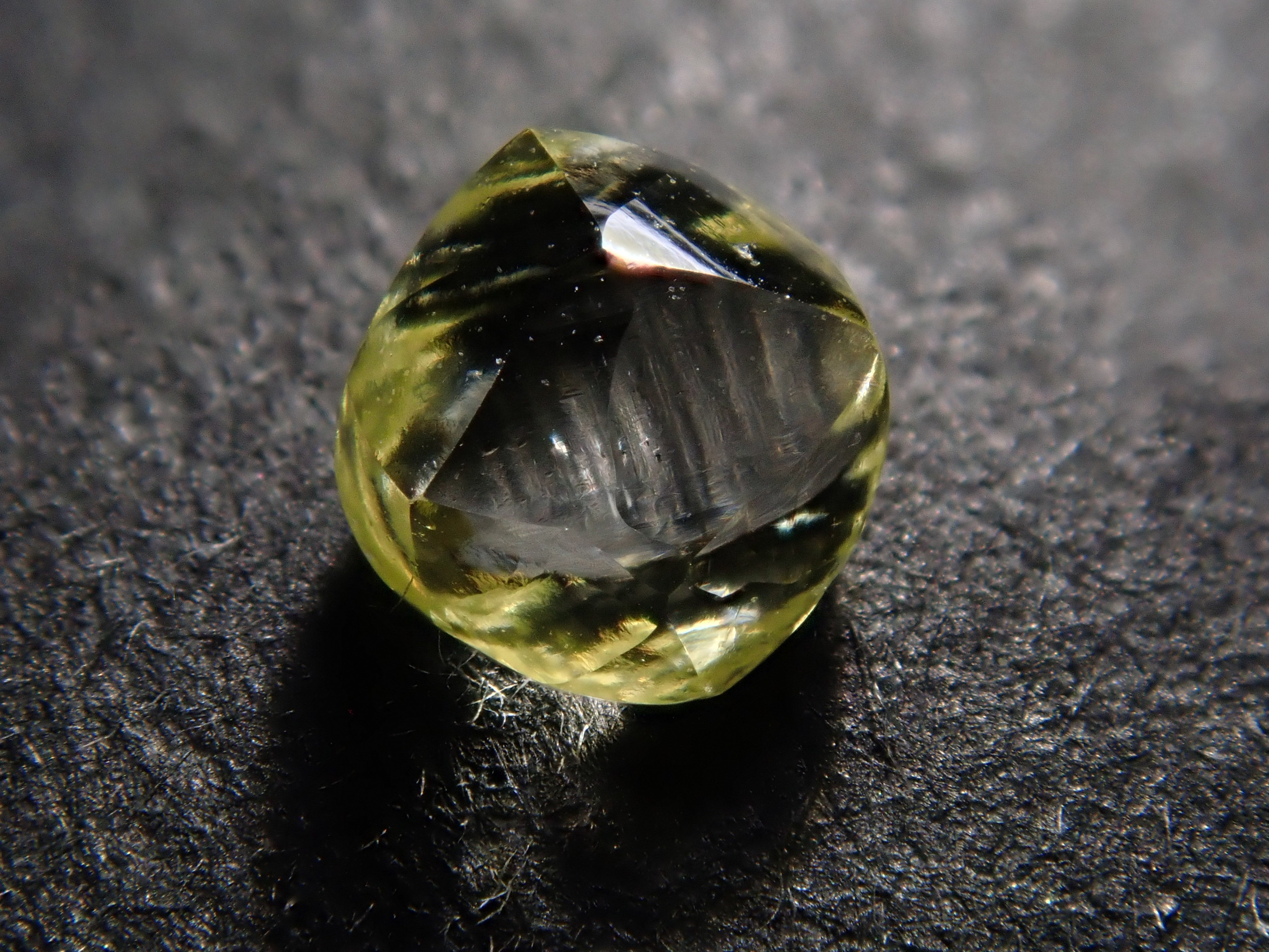 【2/11 22時販売】ダイヤモンド原石(メイカブル) 0.353ct原石