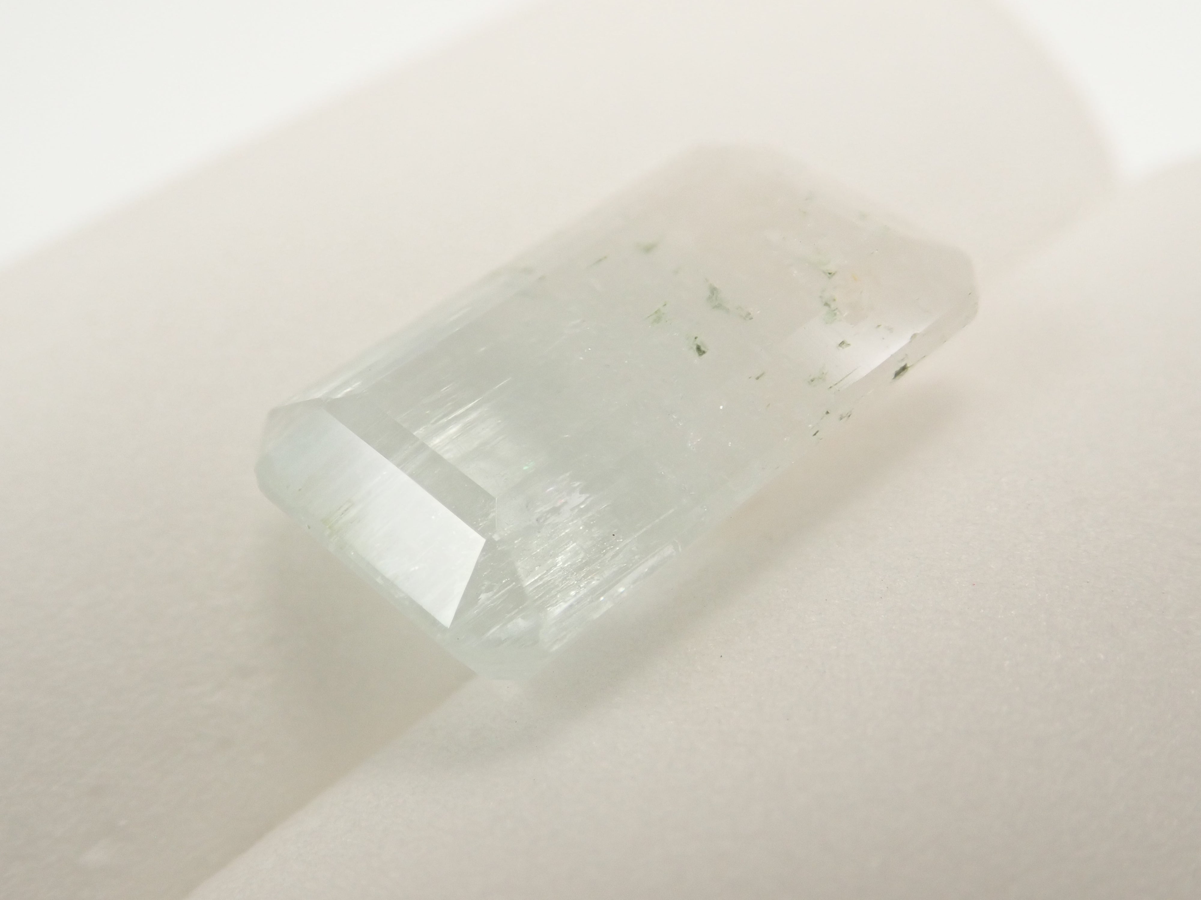 【2/11 22時販売】アフガニスタン産バイカラーベリル 9.100ctルース