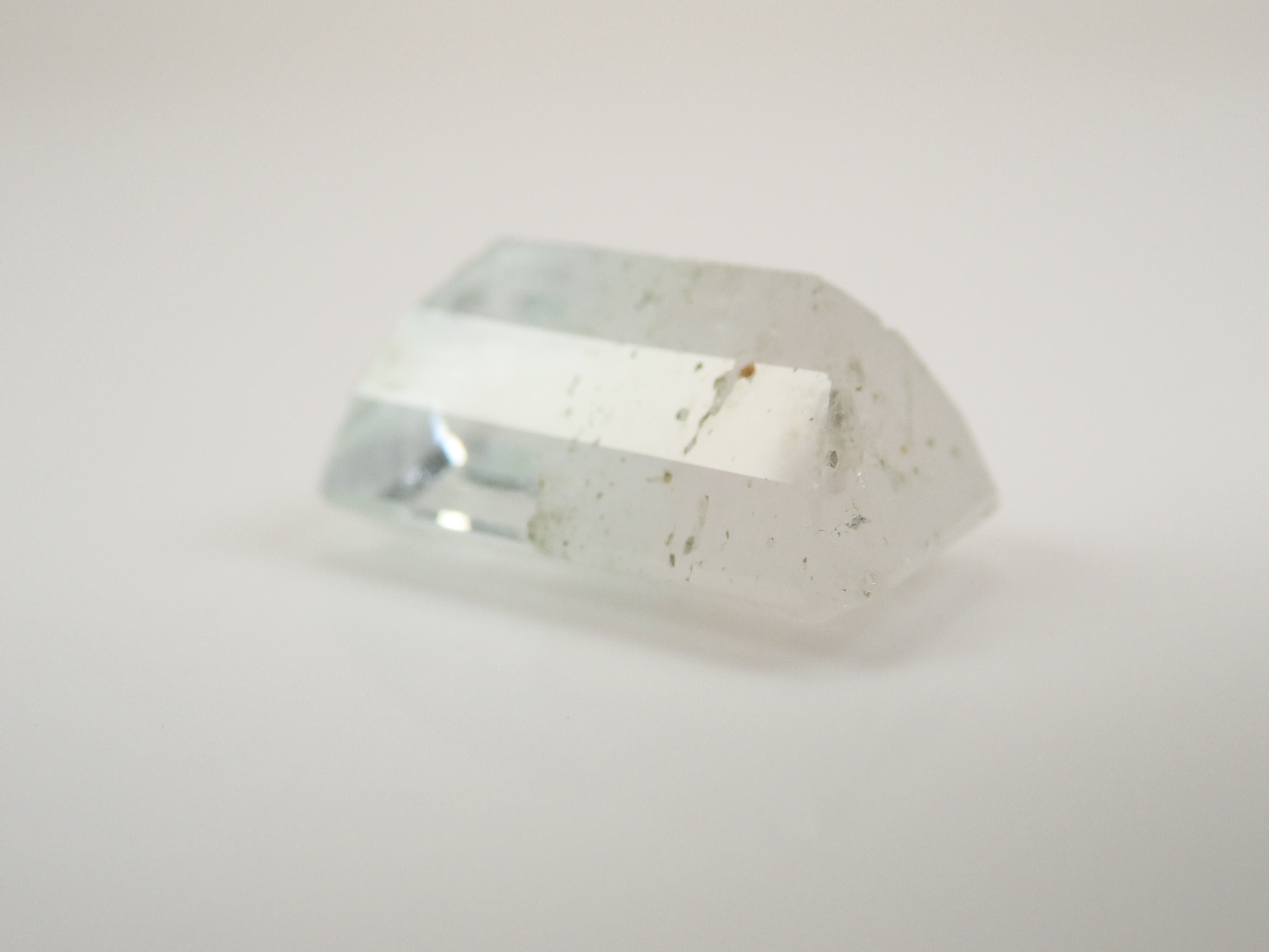 【2/11 22時販売】アフガニスタン産バイカラーベリル 9.100ctルース