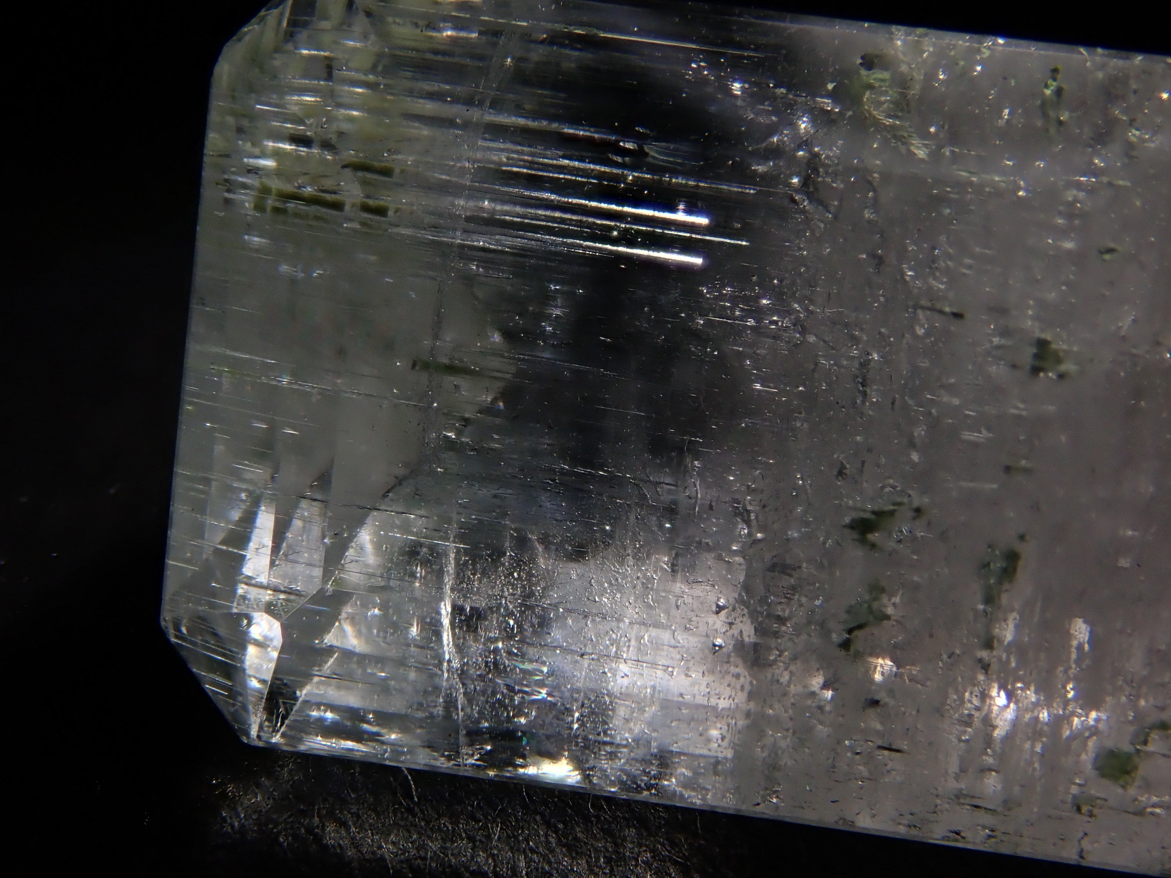 【2/11 22時販売】アフガニスタン産バイカラーベリル 9.100ctルース