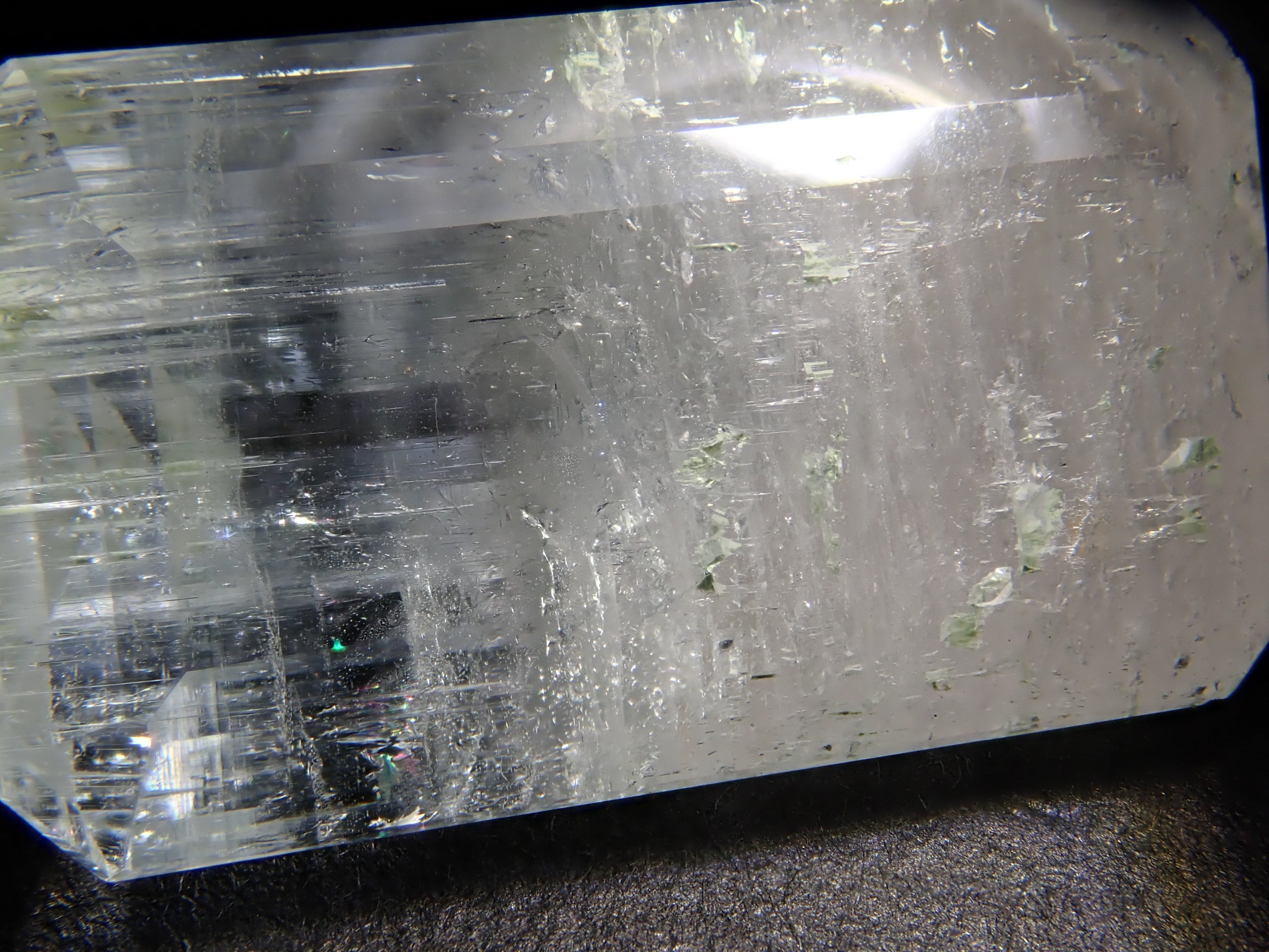 【2/11 22時販売】アフガニスタン産バイカラーベリル 9.100ctルース