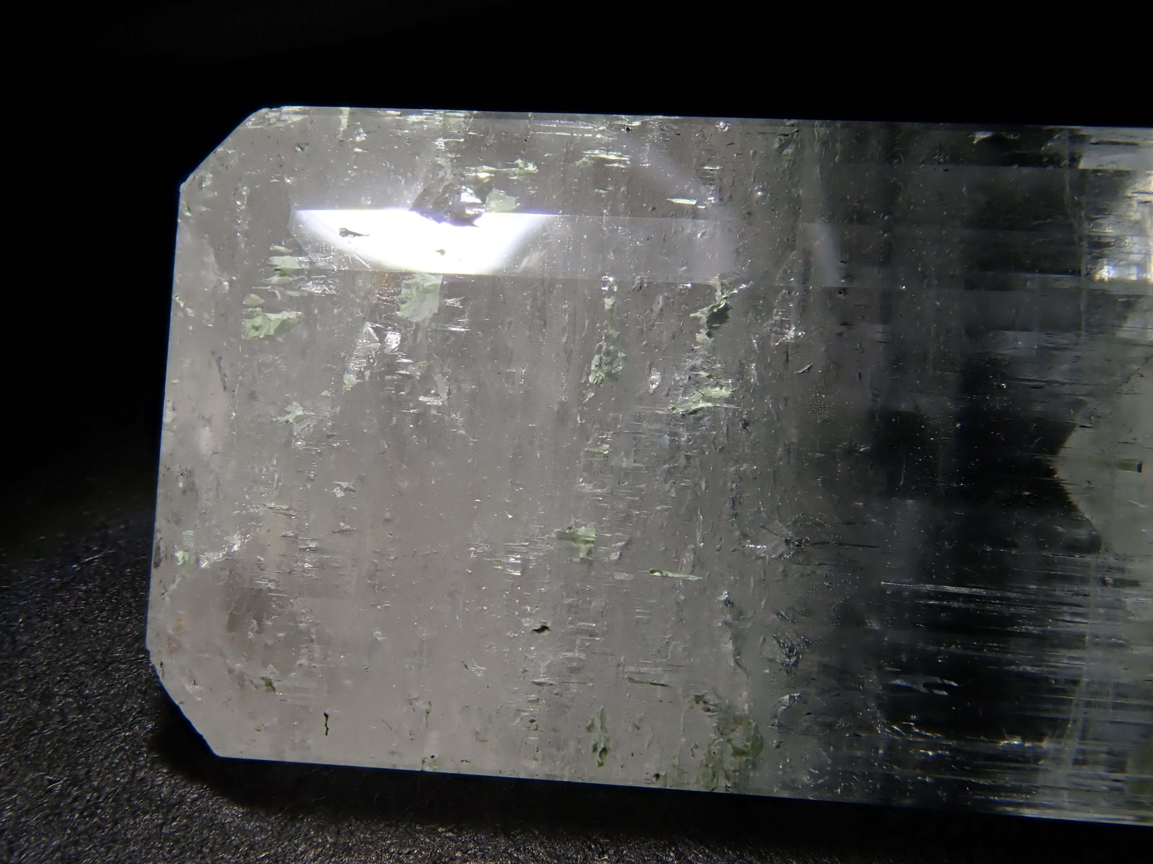 【2/11 22時販売】アフガニスタン産バイカラーベリル 9.100ctルース