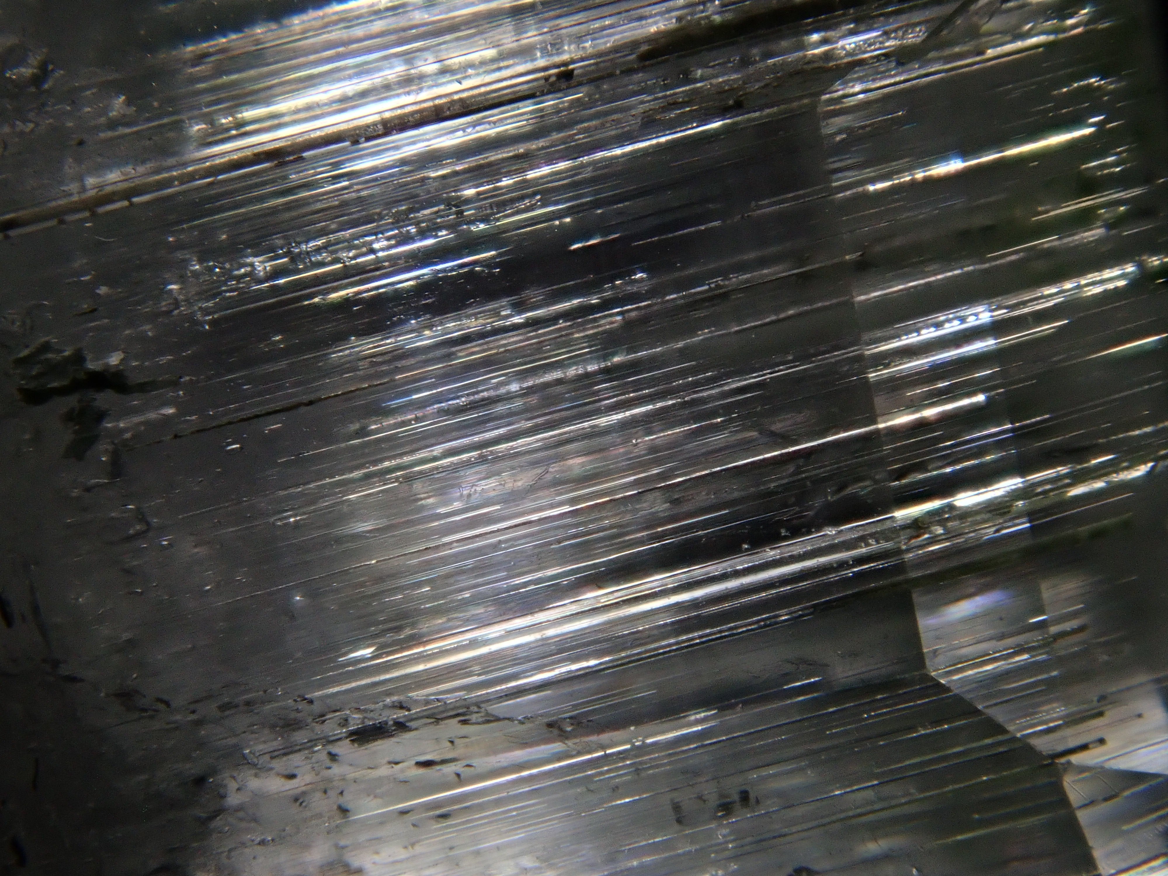 【2/11 22時販売】アフガニスタン産バイカラーベリル 9.490ctルース(虹入り)