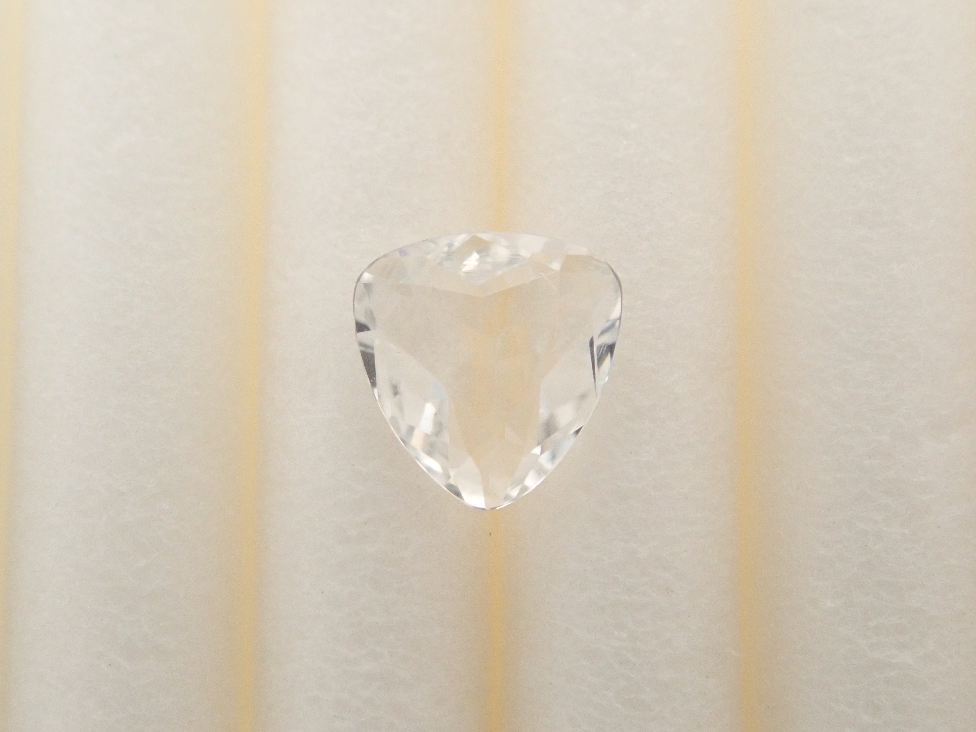 【抽選販売0216_10】スリランカ産フォルステライト 0.231ctルース 日独