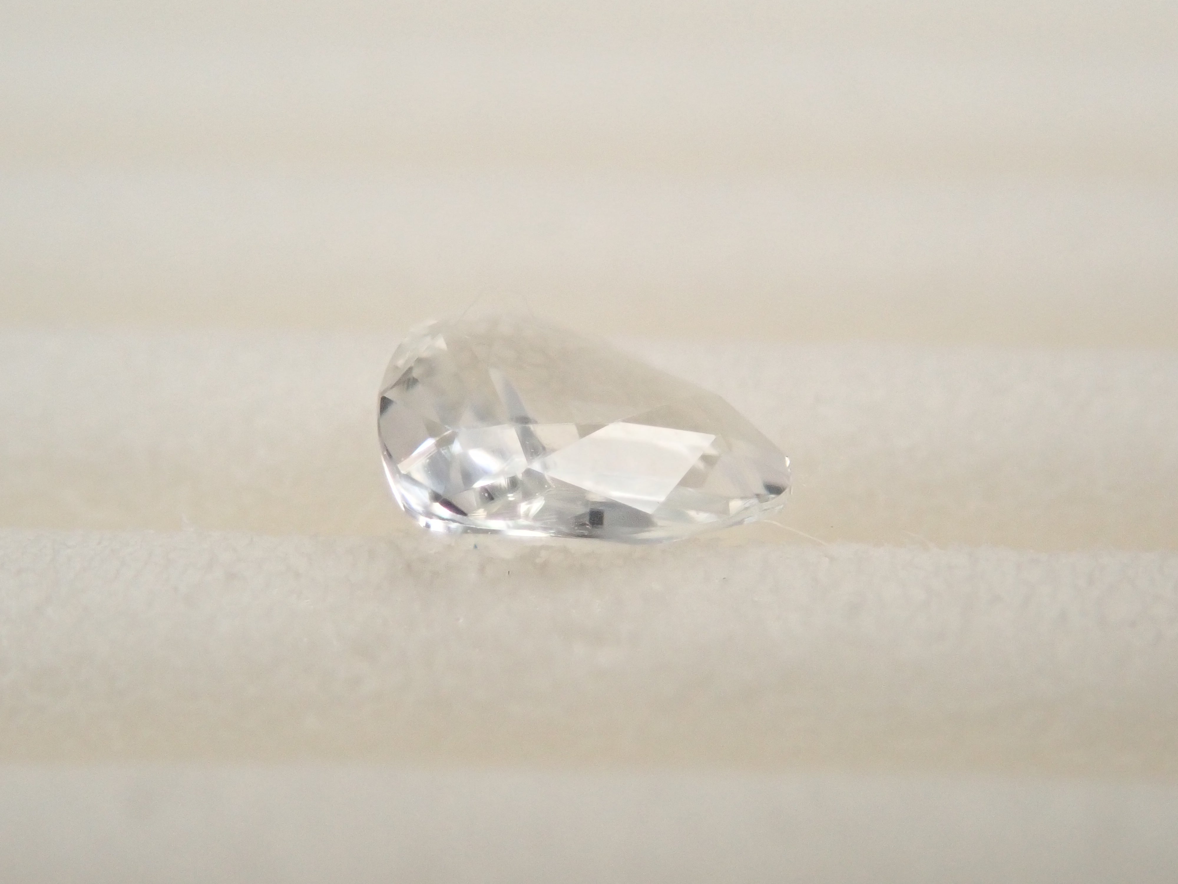 【抽選販売0216_10】スリランカ産フォルステライト 0.231ctルース 日独