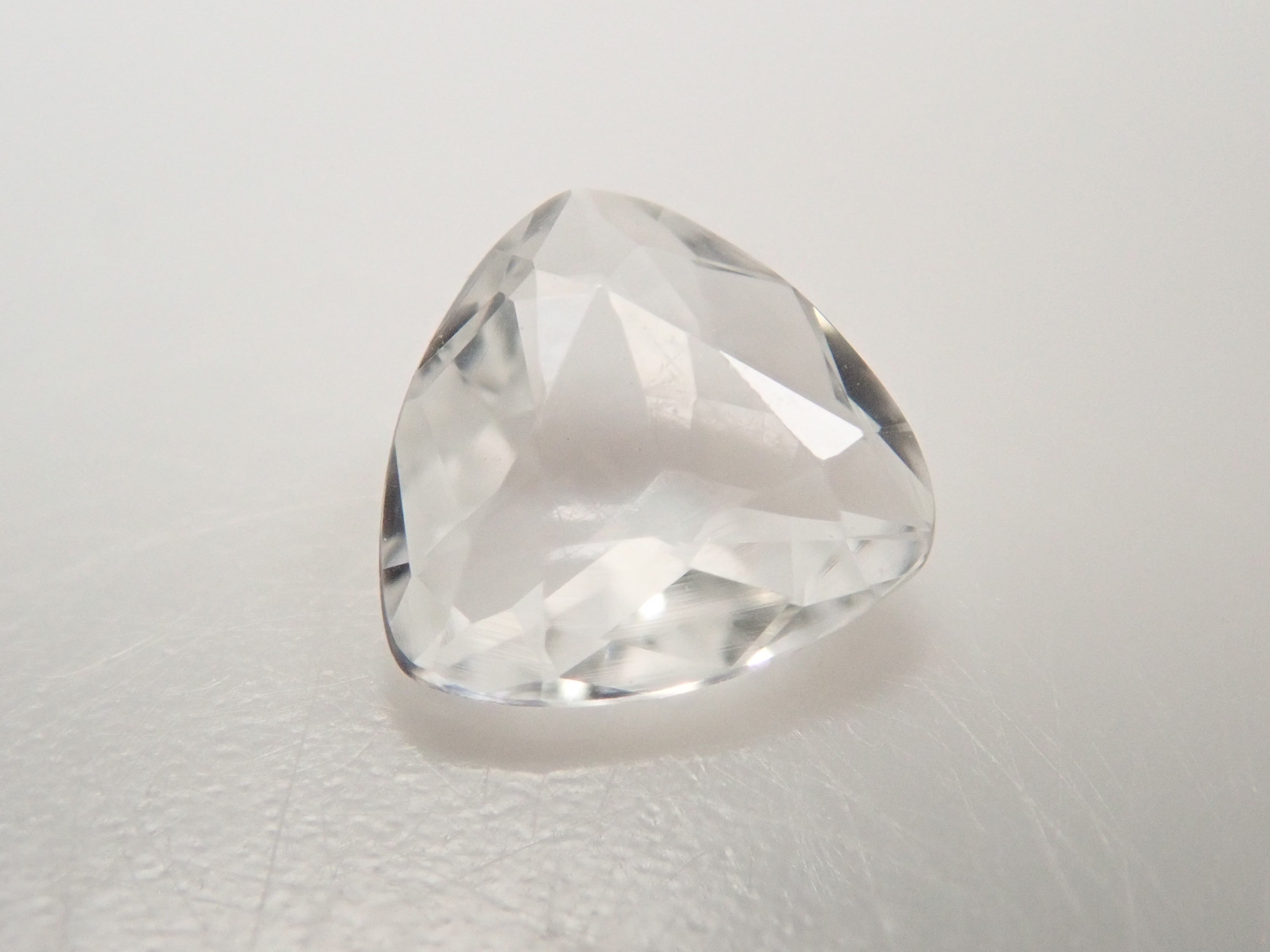 【抽選販売0216_10】スリランカ産フォルステライト 0.231ctルース 日独