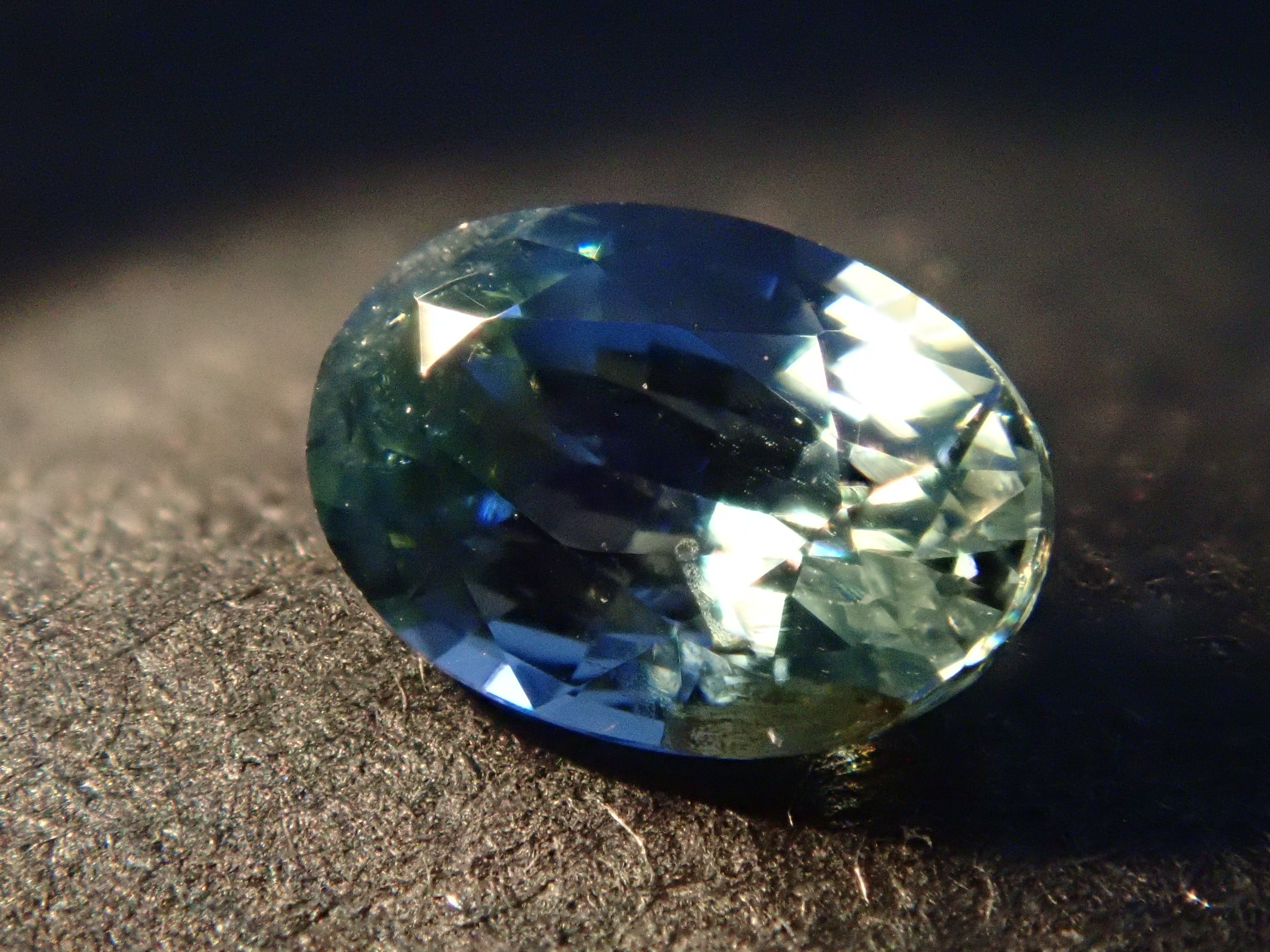 【2/13 22時販売】ミャンマー産カラーチェンジジルコン 0.439ctルース