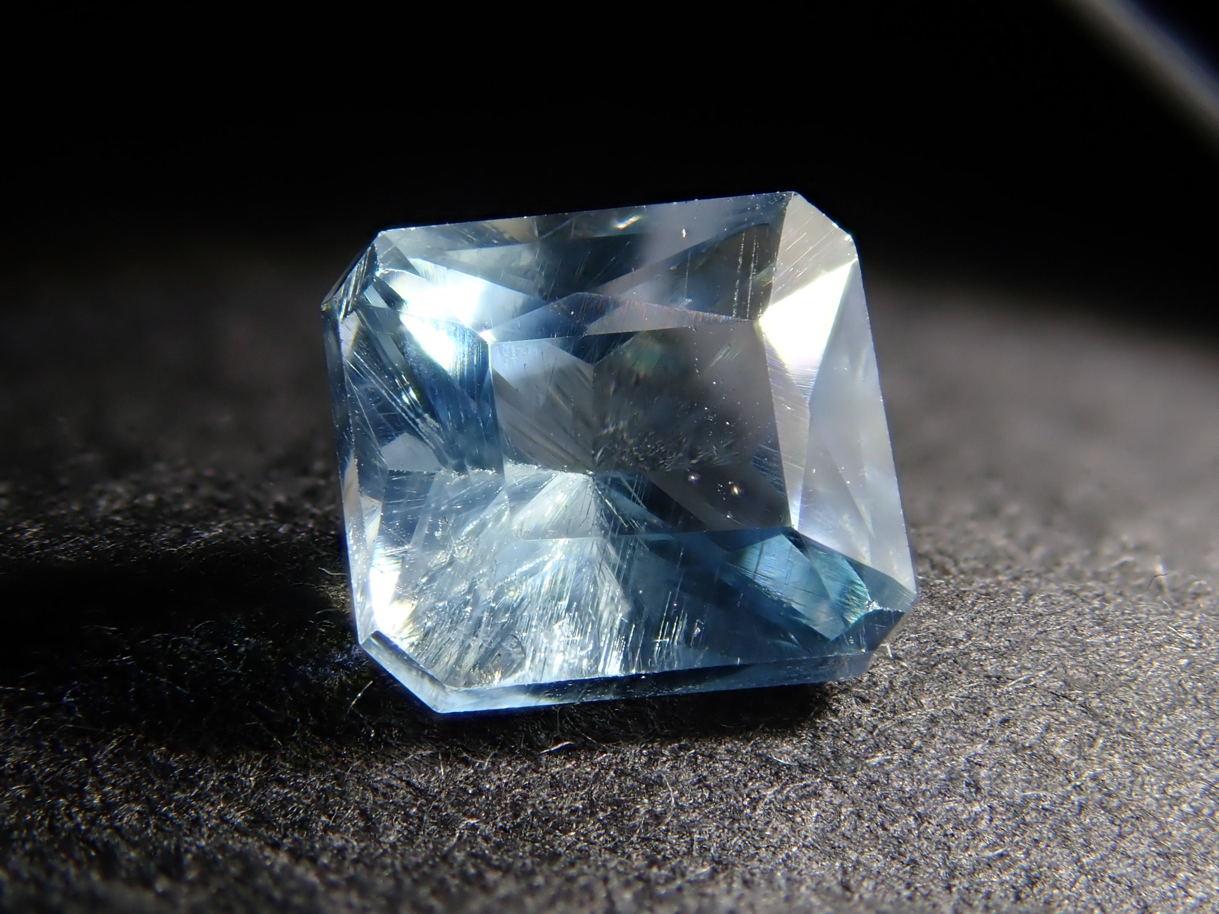 Zimbabwean Apatite (UV type) 0.703ct loose stone