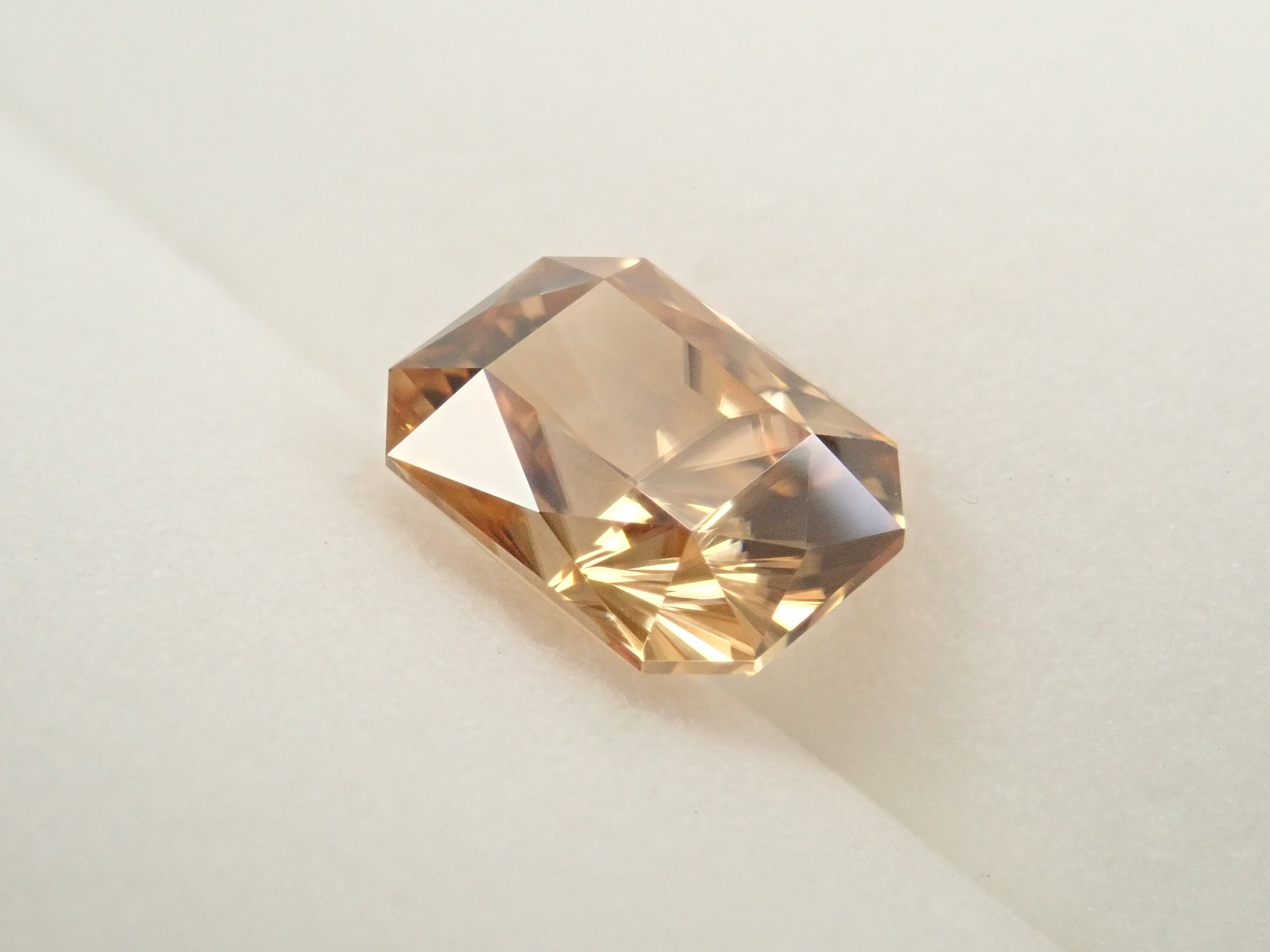 【2/13 22時販売】カンボジア産ジルコン 2.495ctルース