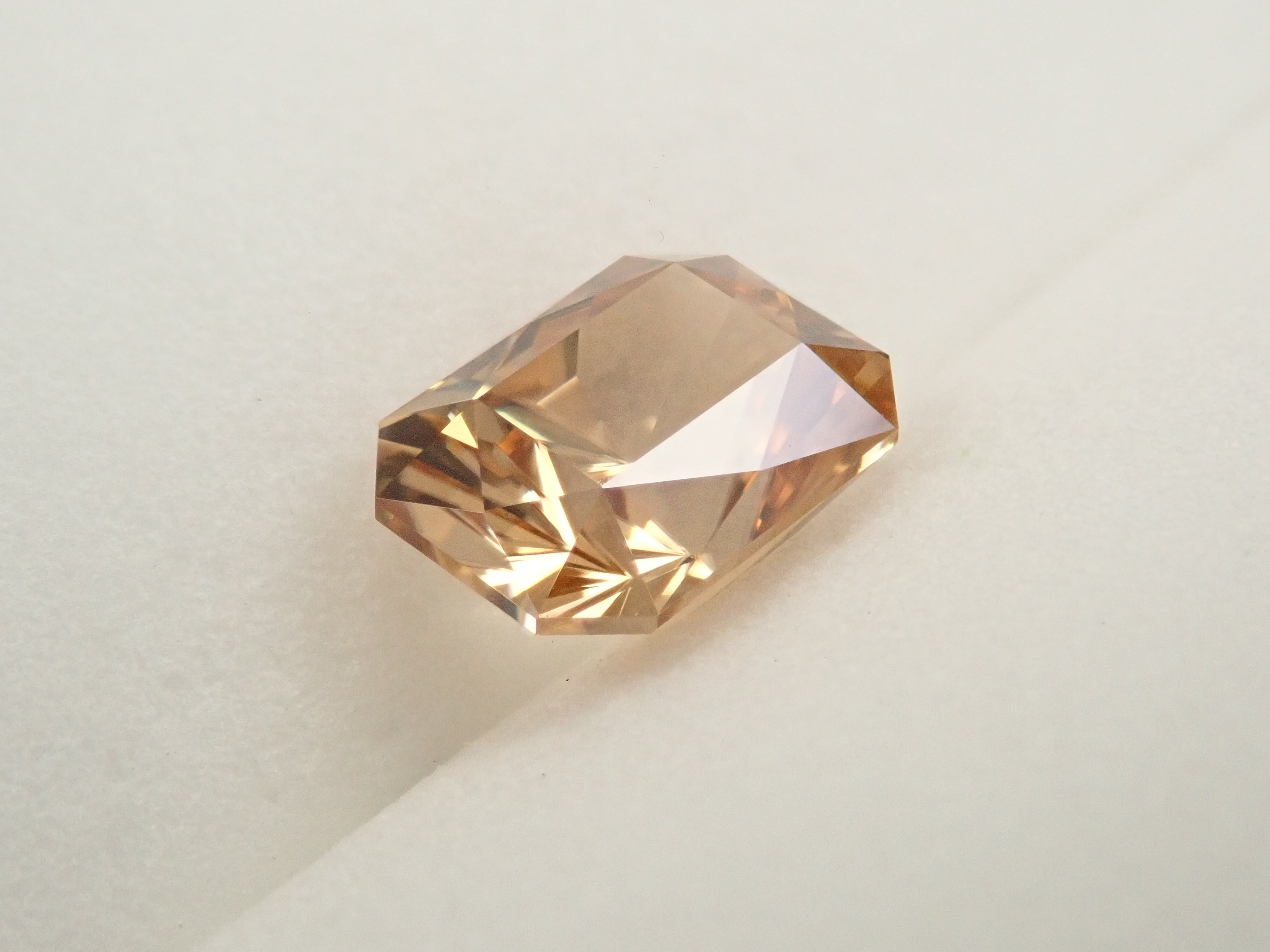 【2/13 22時販売】カンボジア産ジルコン 2.495ctルース