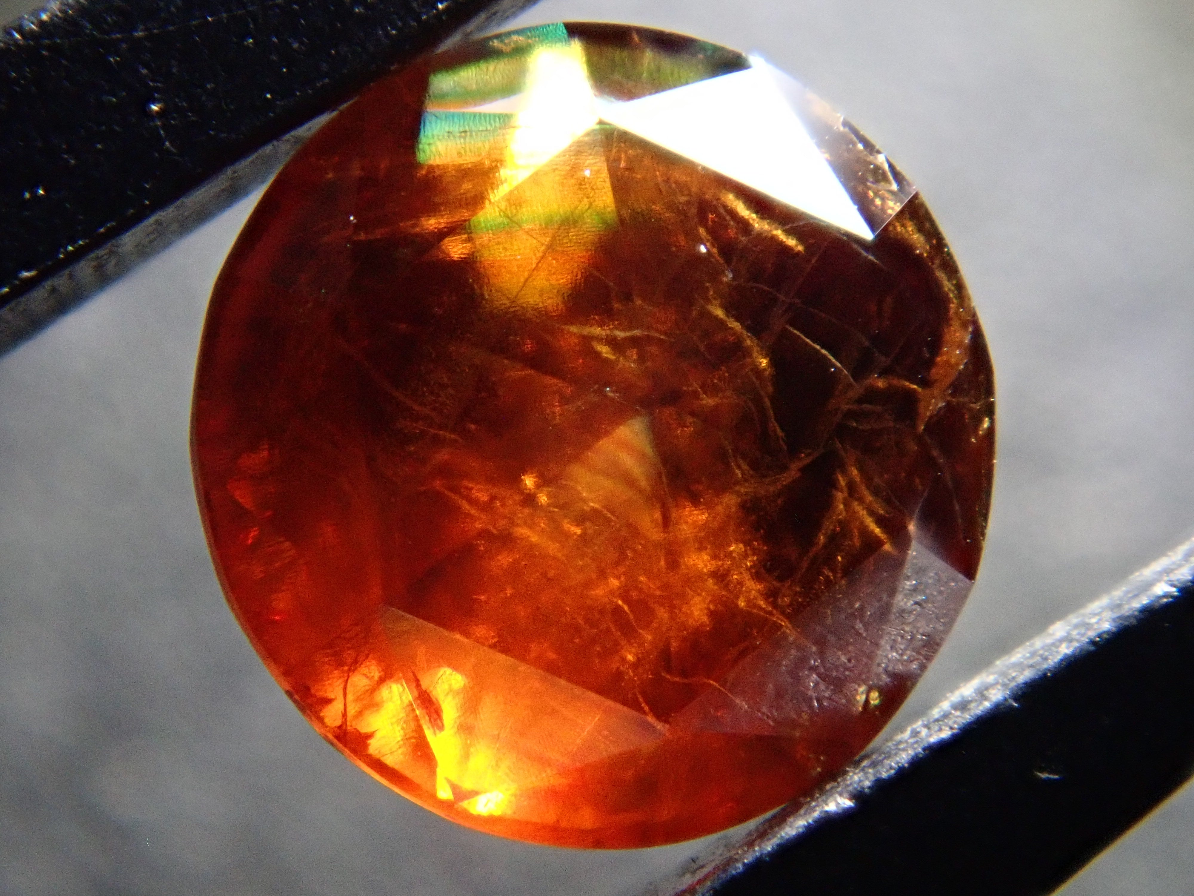 【2/13 22時販売】奈良県天川村産レインボーガーネット(アンドラダイトガーネット) 4.8mm/0.612ctルース