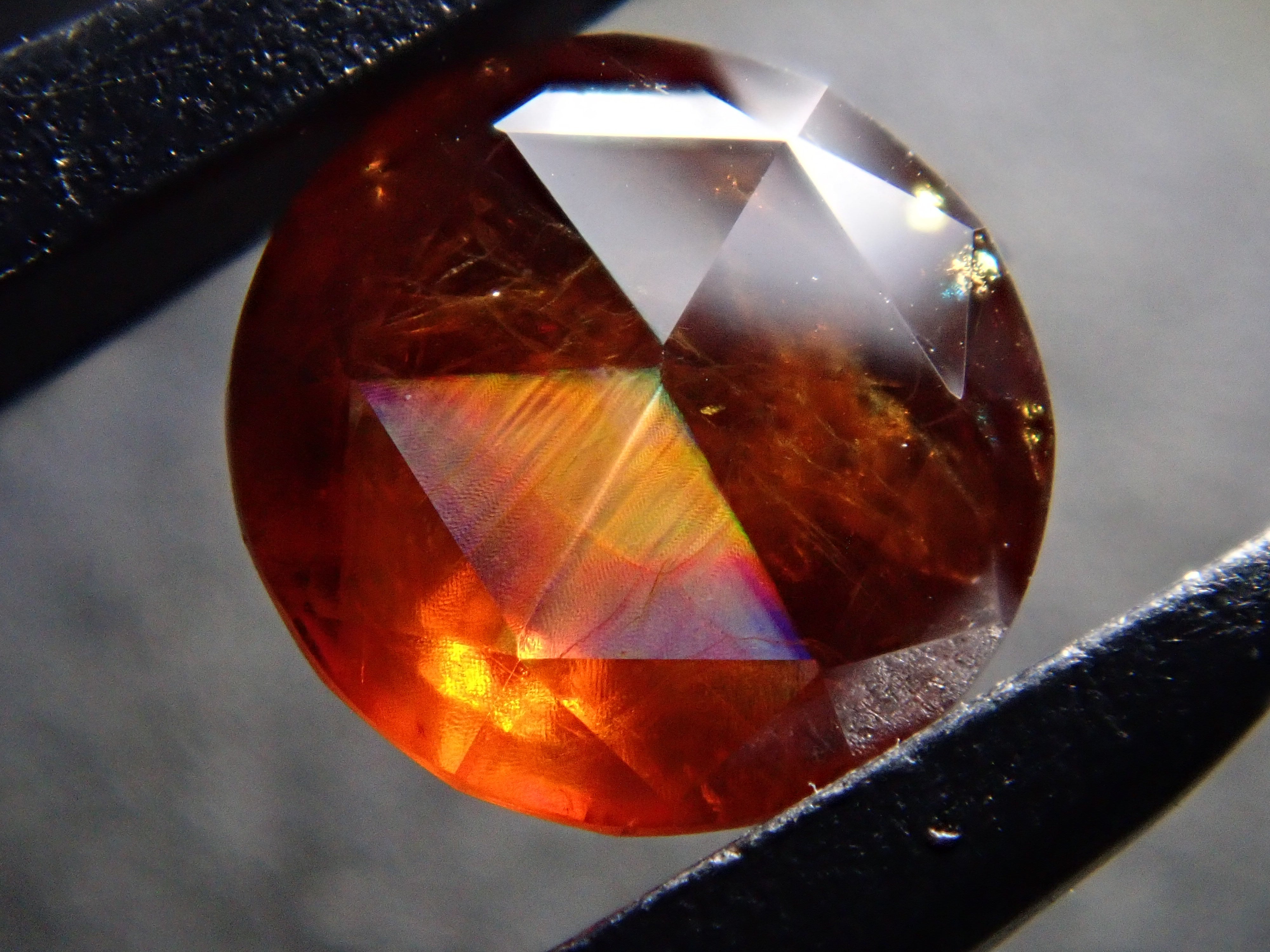 【2/13 22時販売】奈良県天川村産レインボーガーネット(アンドラダイトガーネット) 4.8mm/0.612ctルース