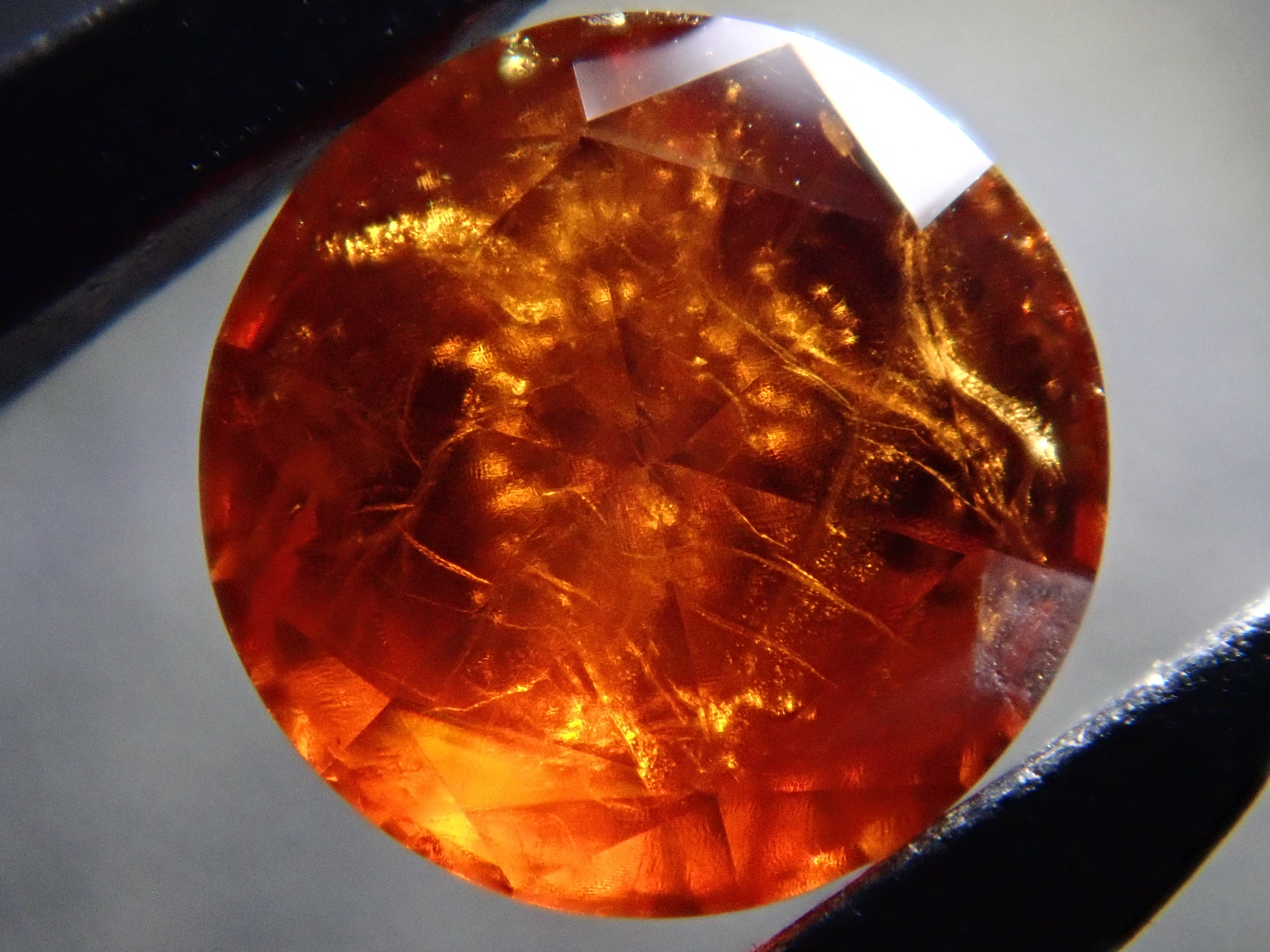 【2/13 22時販売】奈良県天川村産レインボーガーネット(アンドラダイトガーネット) 4.8mm/0.612ctルース