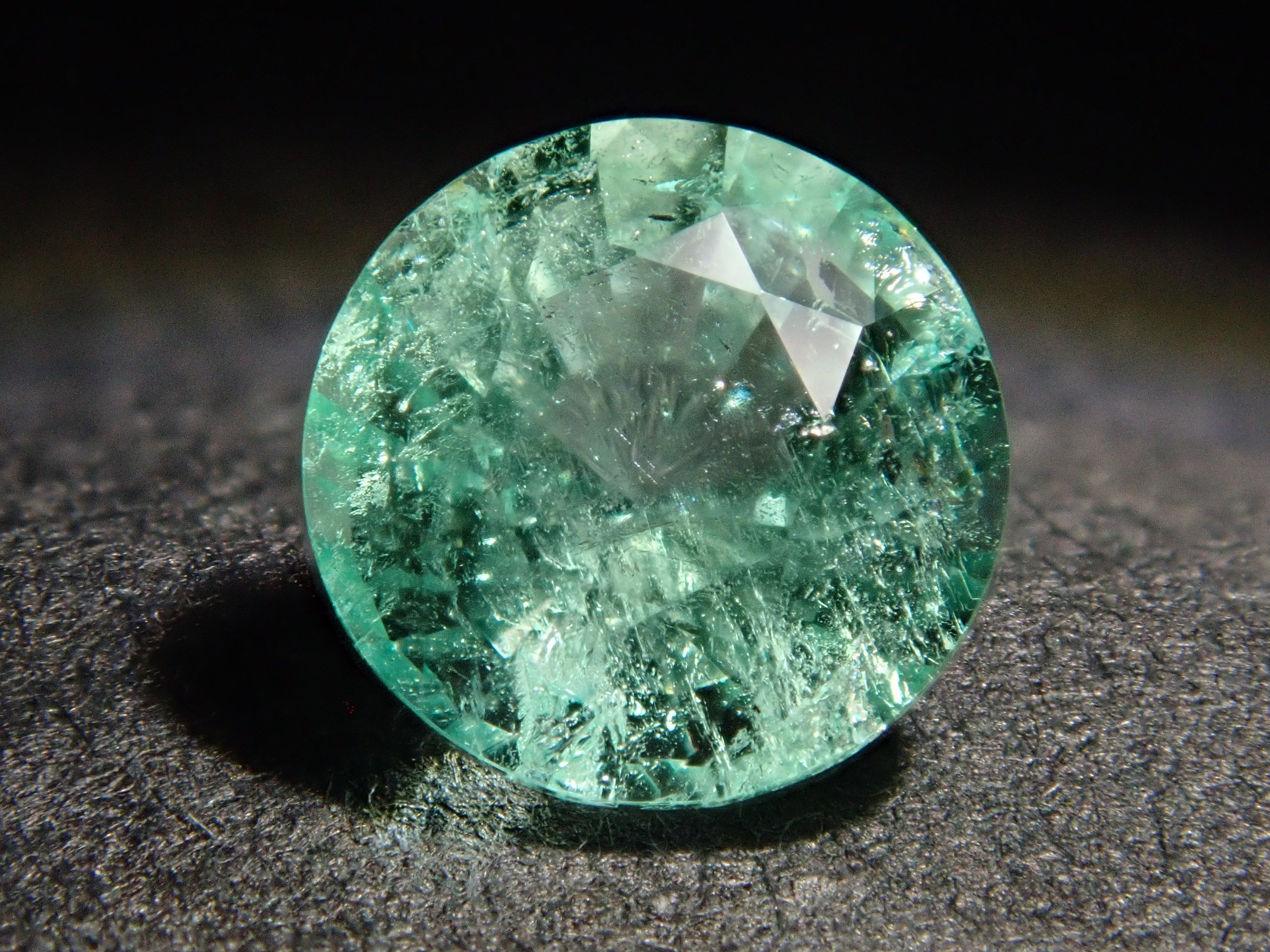 【2/13 22時販売】コロンビア産ミントカラーエメラルド 5.1mm/0.517ctルース