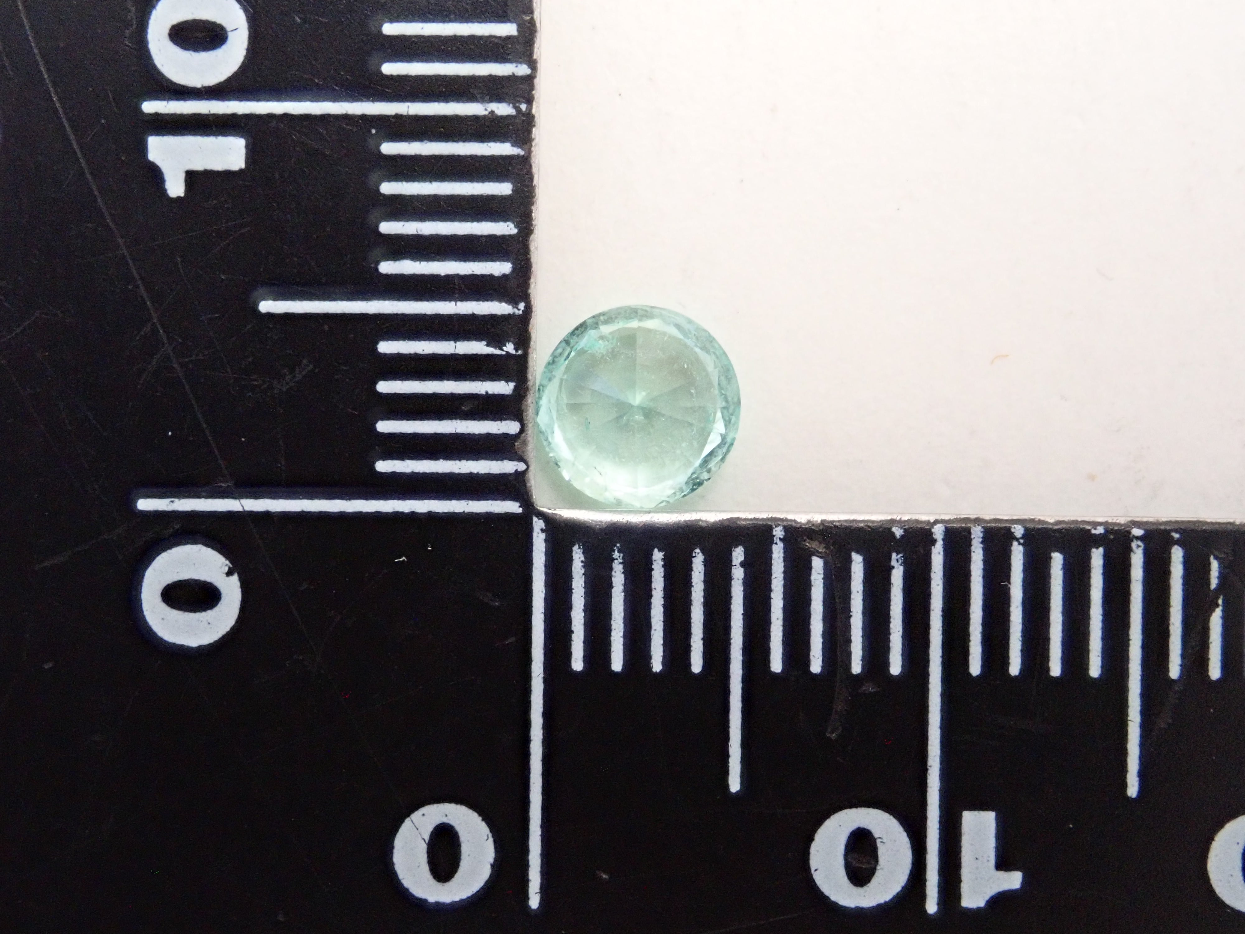 【2/13 22時販売】コロンビア産ミントカラーエメラルド 5.1mm/0.517ctルース