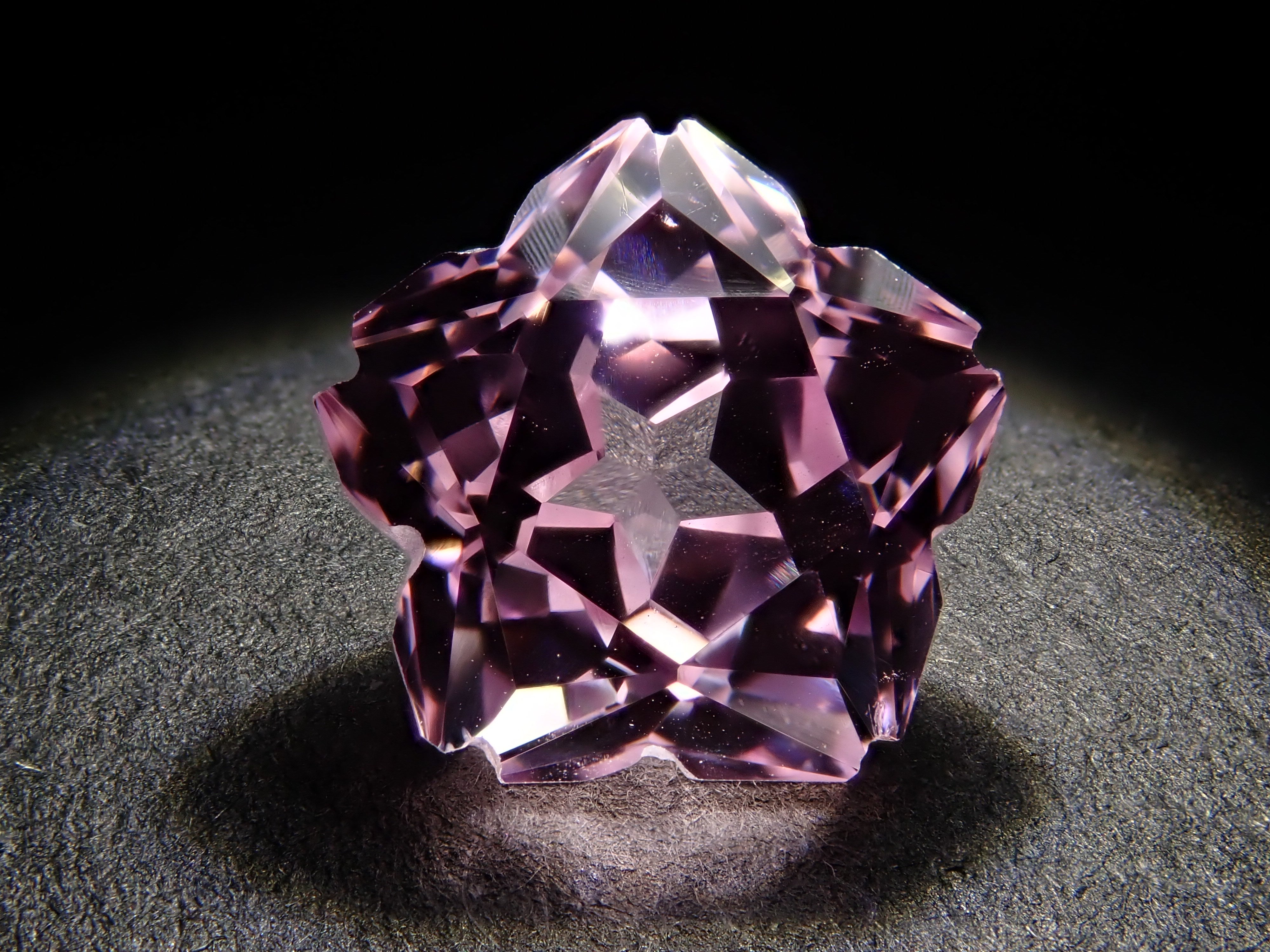 【抽選販売0316_03】【さくらシェイプ】合成サファイア 8.8mm/3.631ctルース