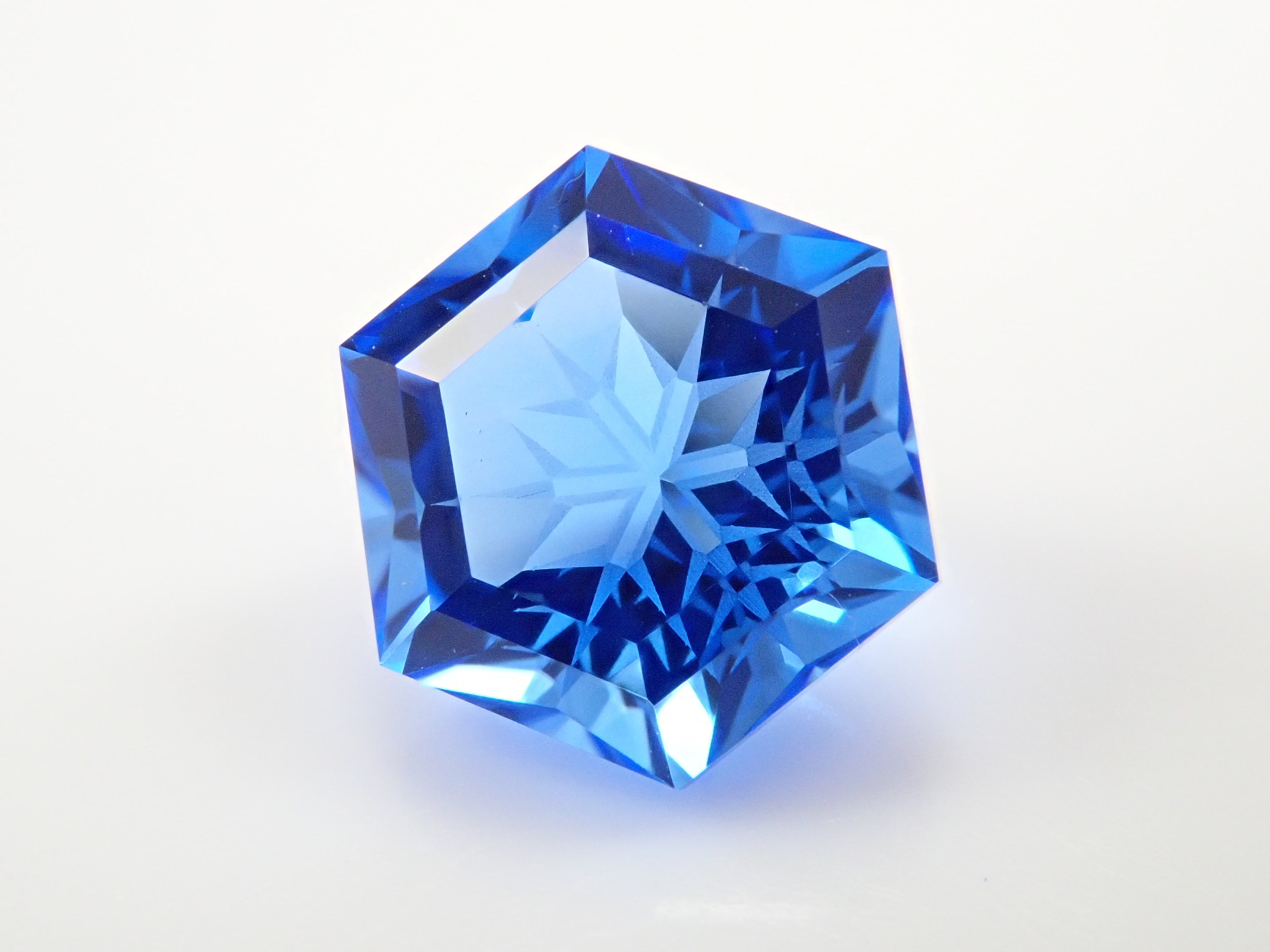 【抽選販売_20260301_03】【ゆきんこカット】シベリアンブルークォーツ(合成クォーツ) 2.503ctルース