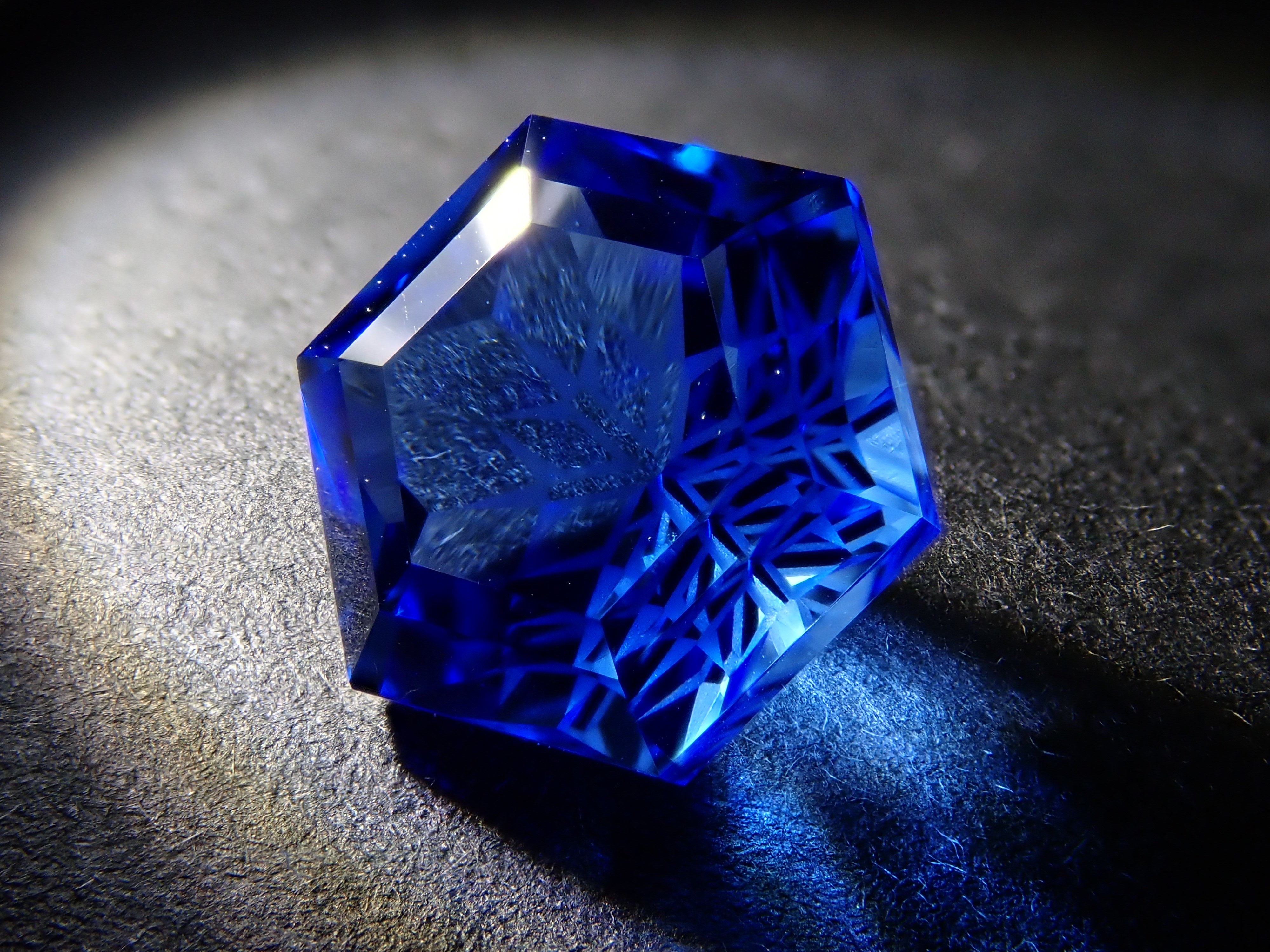 【抽選販売_20260301_03】【ゆきんこカット】シベリアンブルークォーツ(合成クォーツ) 2.503ctルース