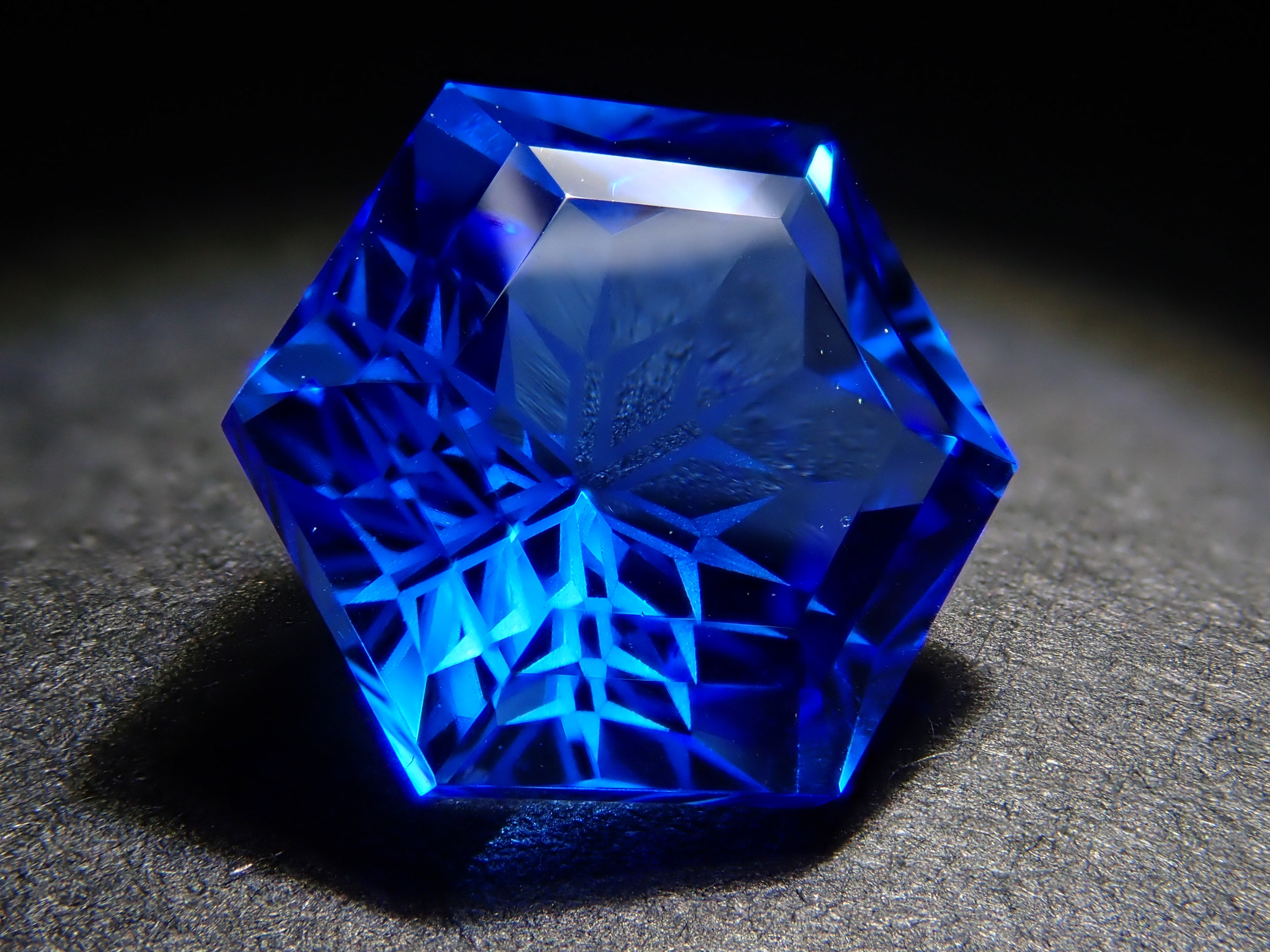 【抽選販売_20260301_03】【ゆきんこカット】シベリアンブルークォーツ(合成クォーツ) 2.503ctルース