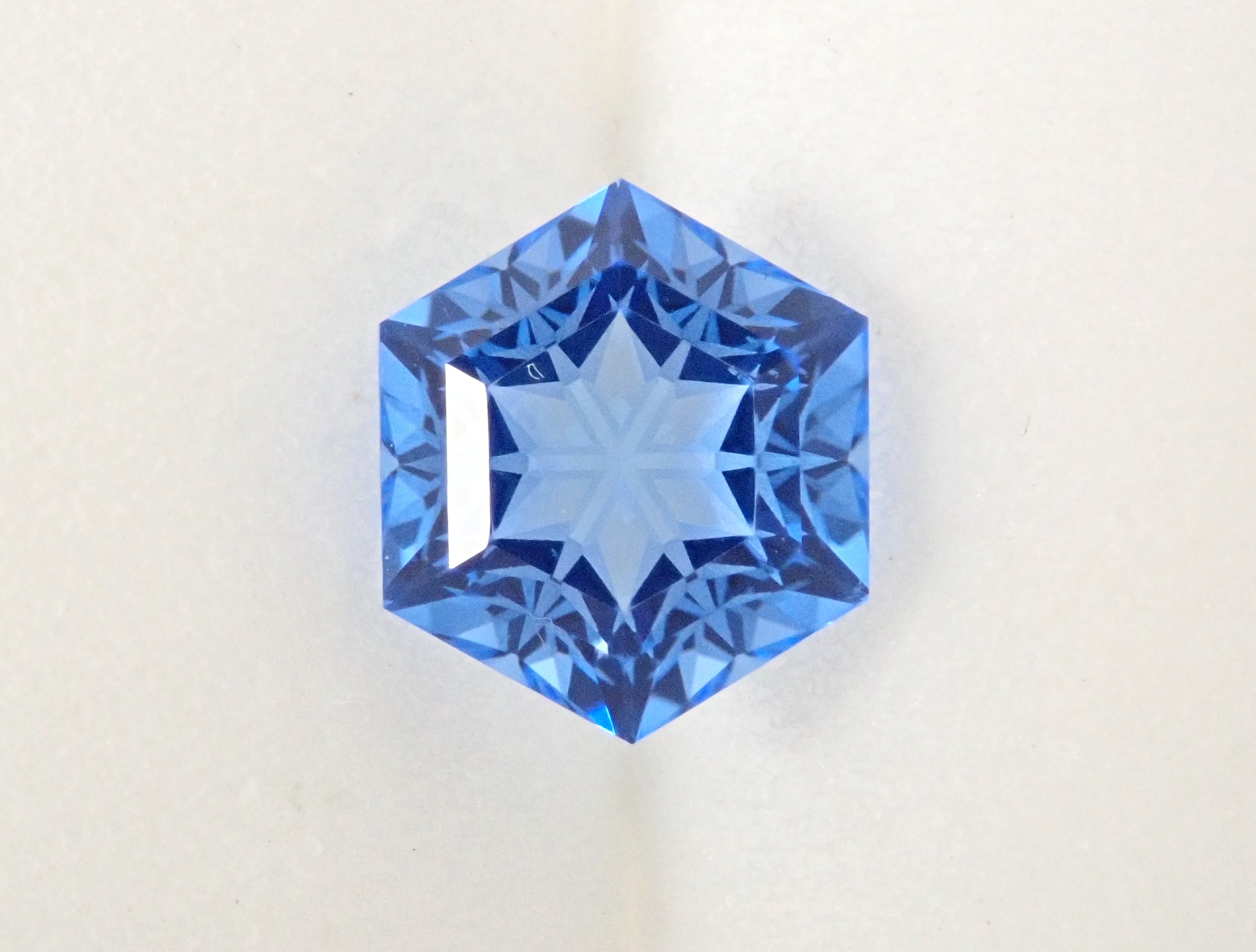 【抽選販売0216_03】【ゆきんこカット】シベリアンブルークォーツ(合成クォーツ) 0.999ctルース