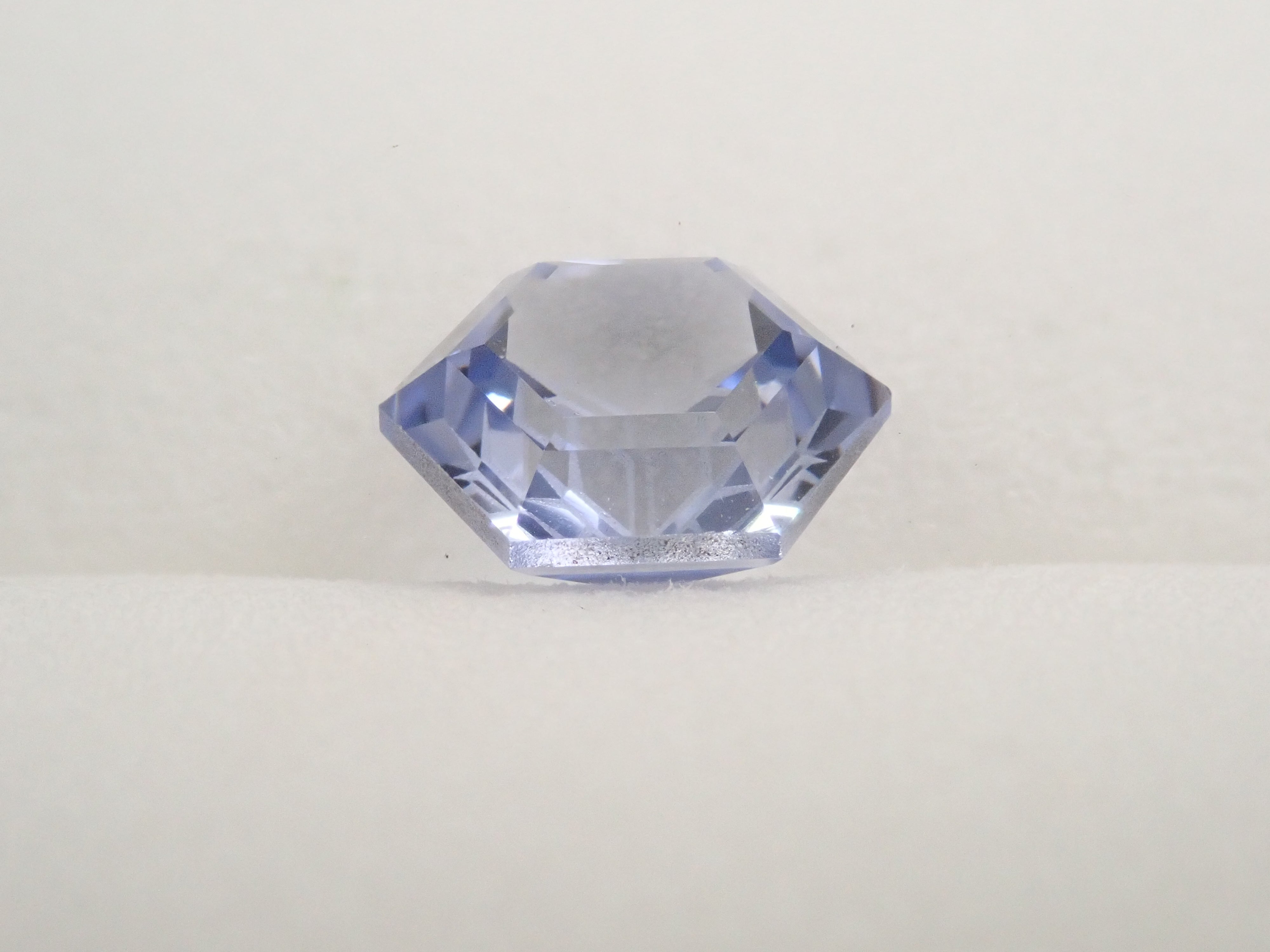 【抽選販売_20260301_02】【ゆきんこカット】合成サファイア 2.220ctルース(合成ブルーサファイア)