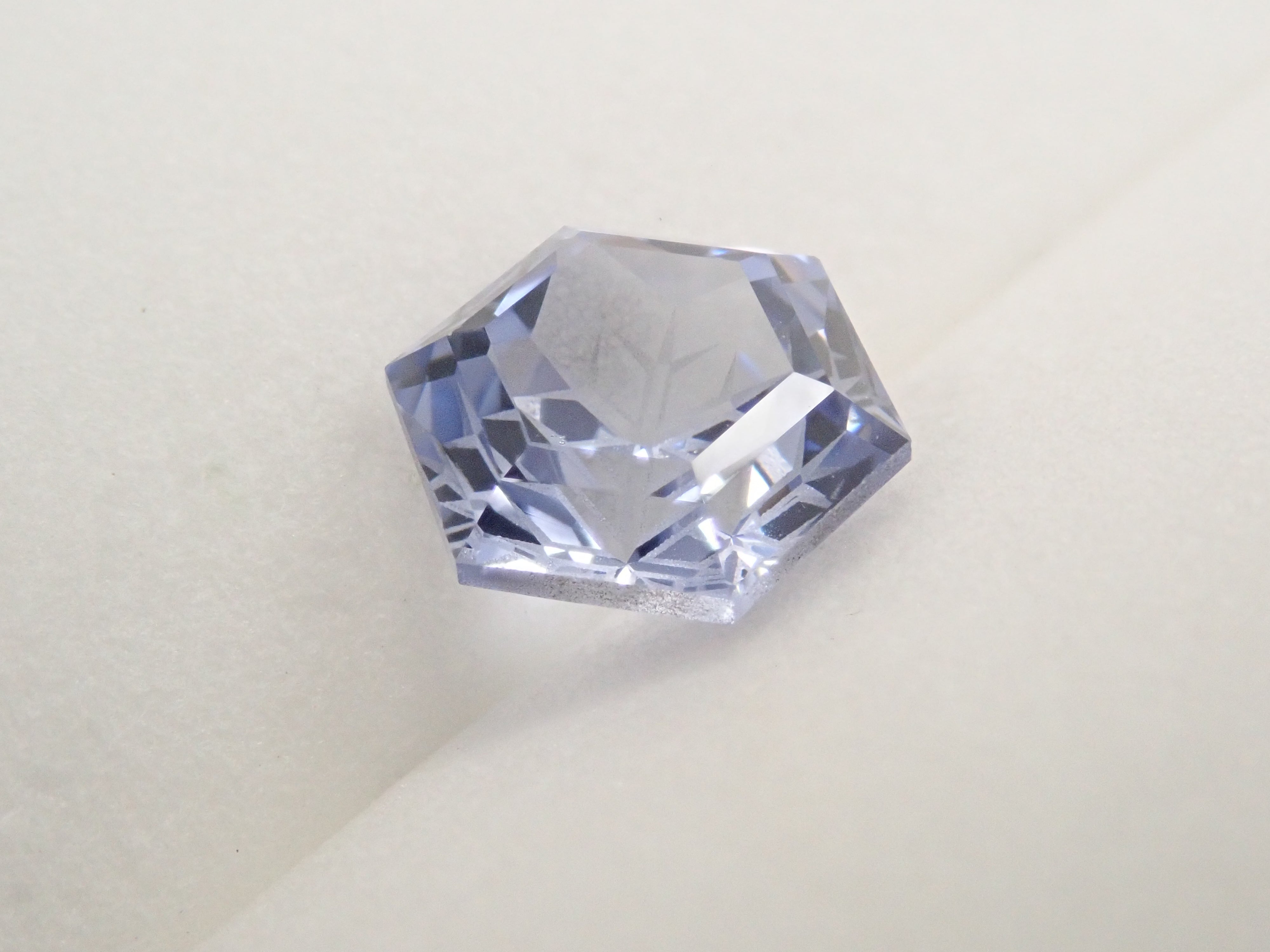 【抽選販売_20260301_02】【ゆきんこカット】合成サファイア 2.220ctルース(合成ブルーサファイア)