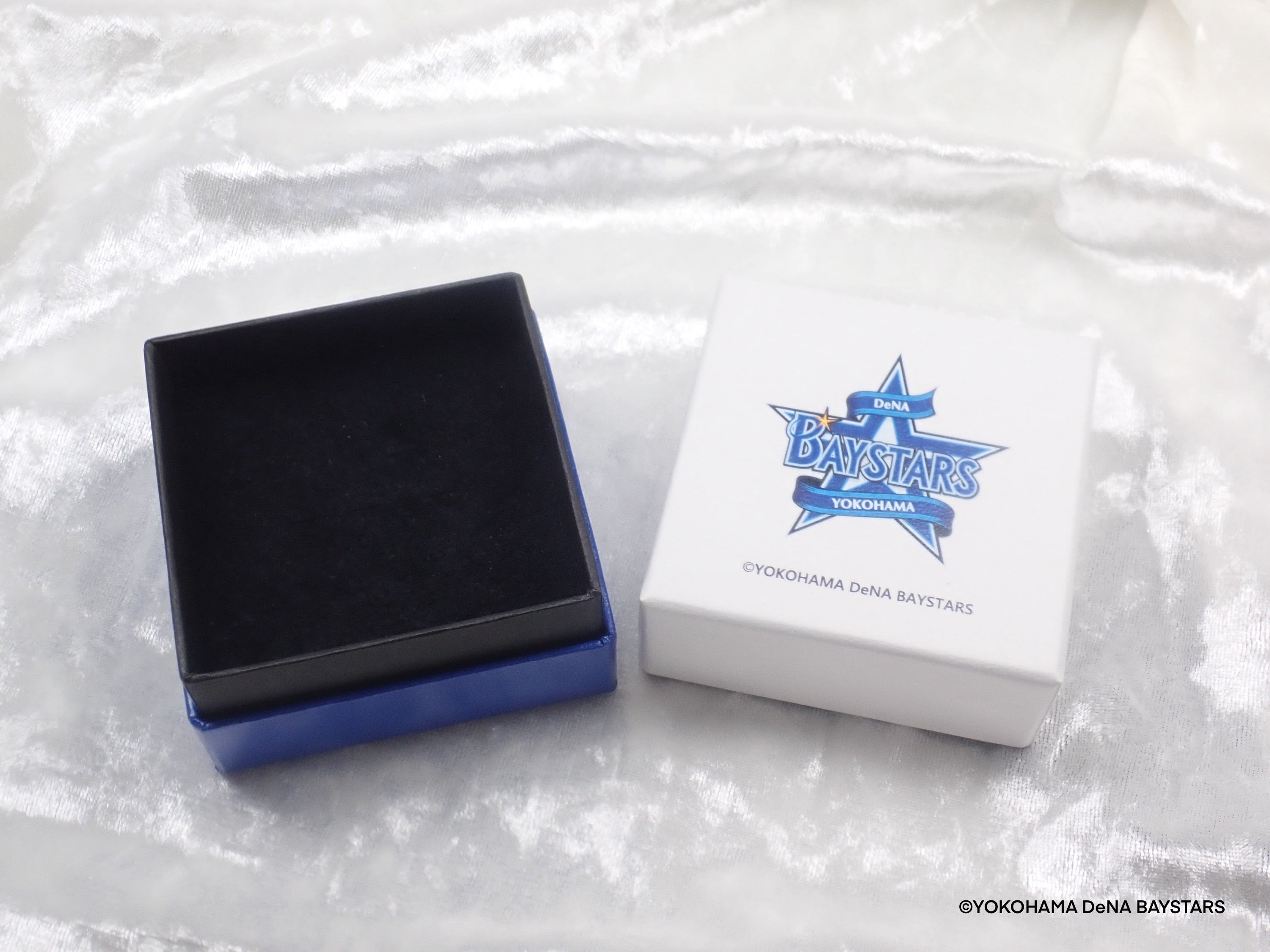 官方授權商品:限量限時15%優惠(¥25,800 → ¥21,800)橫濱DeNA BayStars 遊客藍色戒指 - 單枚 | SV925 海藍色玉髓