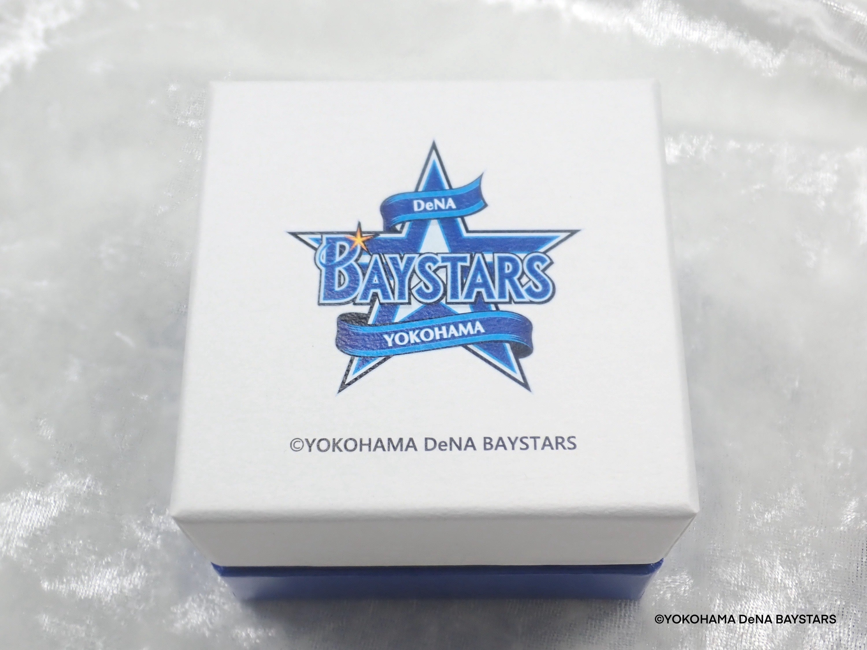 官方授權商品:限量限時15%優惠(¥25,800 → ¥21,800)橫濱DeNA BayStars 遊客藍色戒指 - 單枚 | SV925 海藍色玉髓