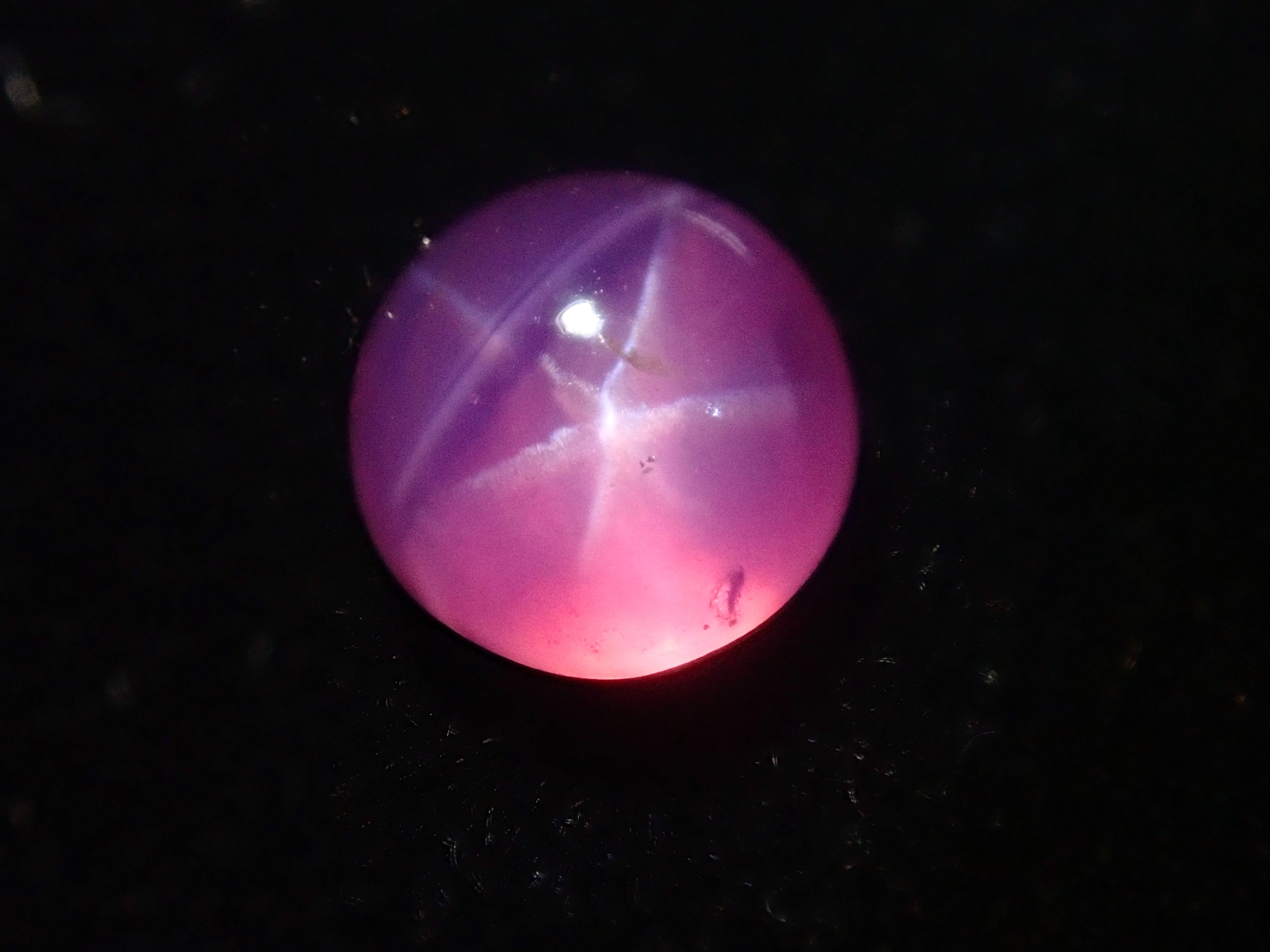 【1月20日晚間10點開售】斯里蘭卡星光紅寶石裸石,5.0毫米/1.062克拉,附真品證書