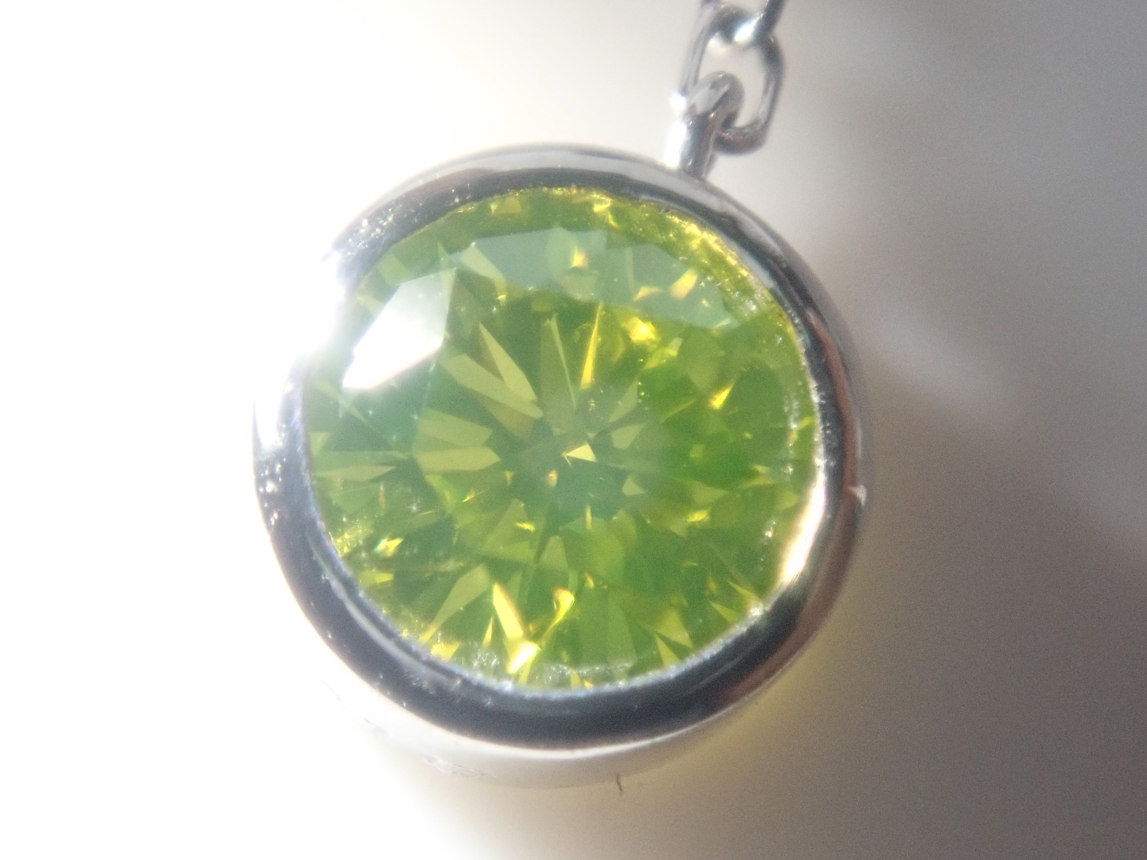 【7/30 22時販売】【カラフリ】Pt850/K14WG アップルグリーンダイヤモンド0.38ct・ダイヤモンド0.50ct ピアス 鑑別書