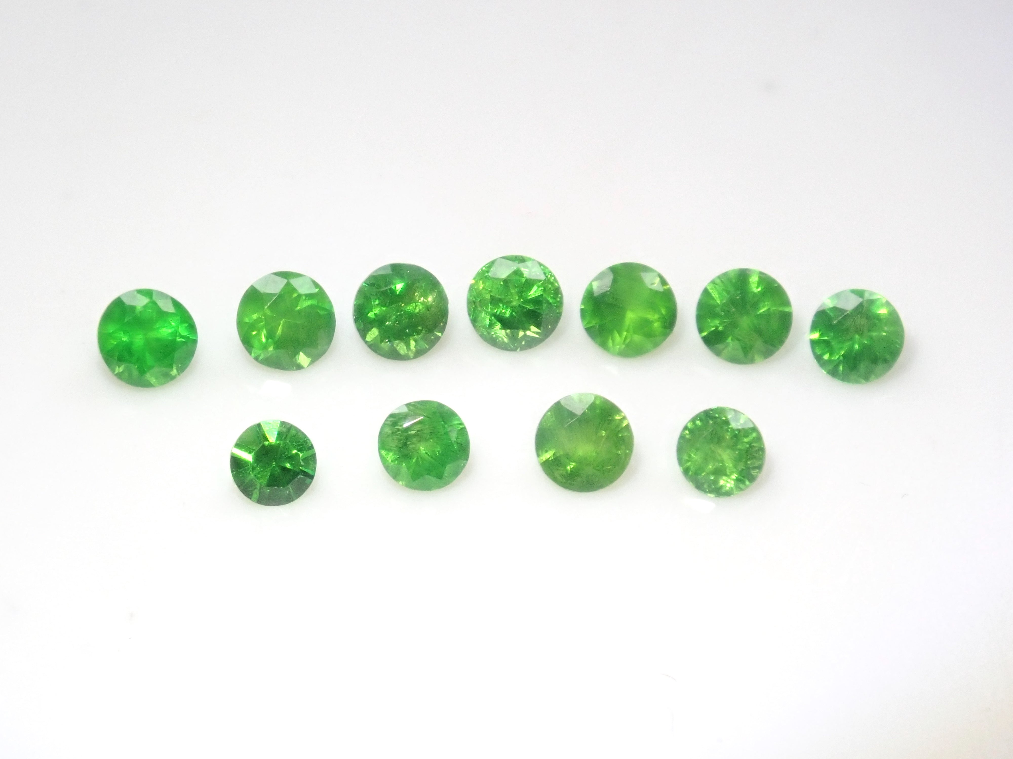 【5/5 22時販売】《限定11石》ロシア産デマントイドガーネット(2-2.3mm,ラウンドカット,ホーステール有り)1石《複数購入割引有》