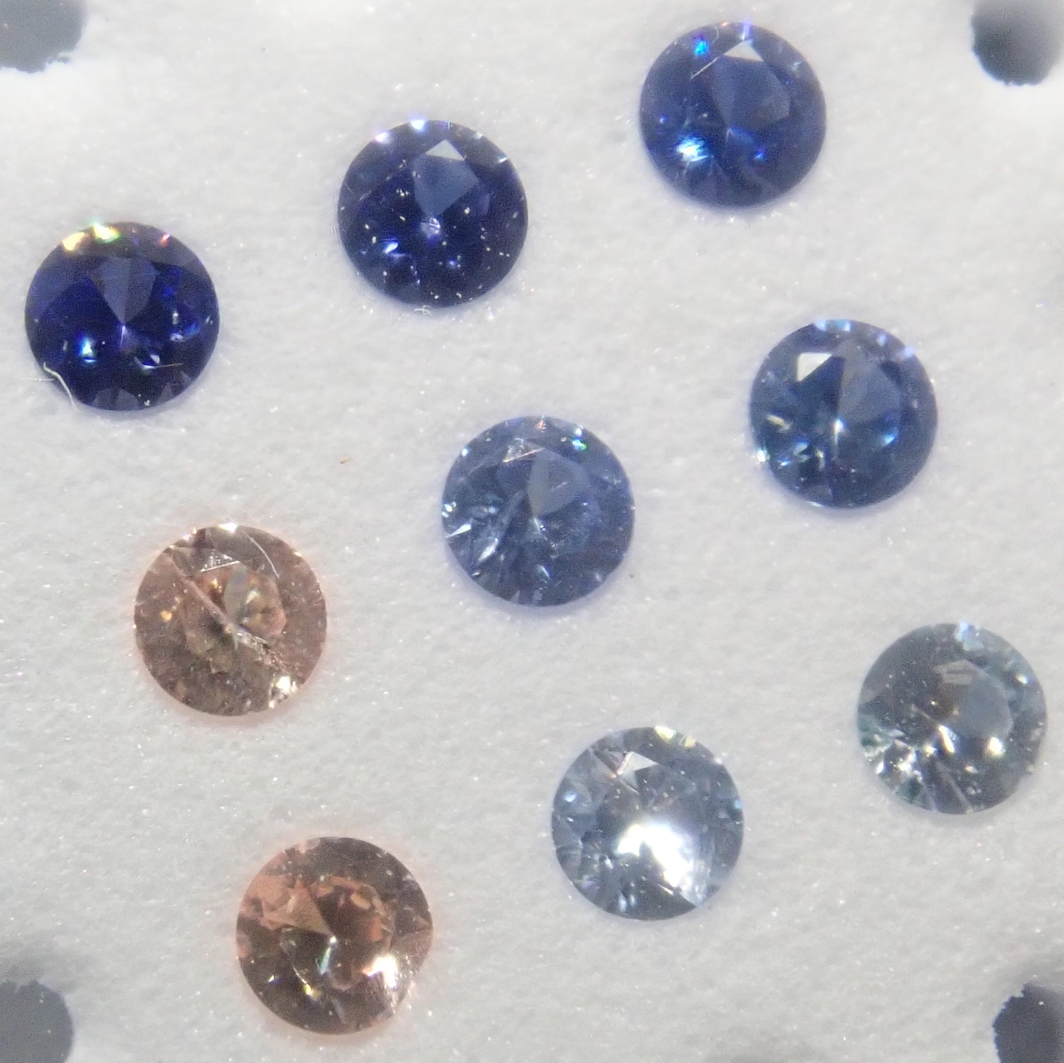 【9/24 22時販売】《9石限定》訳ありベニトアイト1石ルース(1.8mm,ラウンドカット,トップカラー含み)ルース《複数購入割引有》