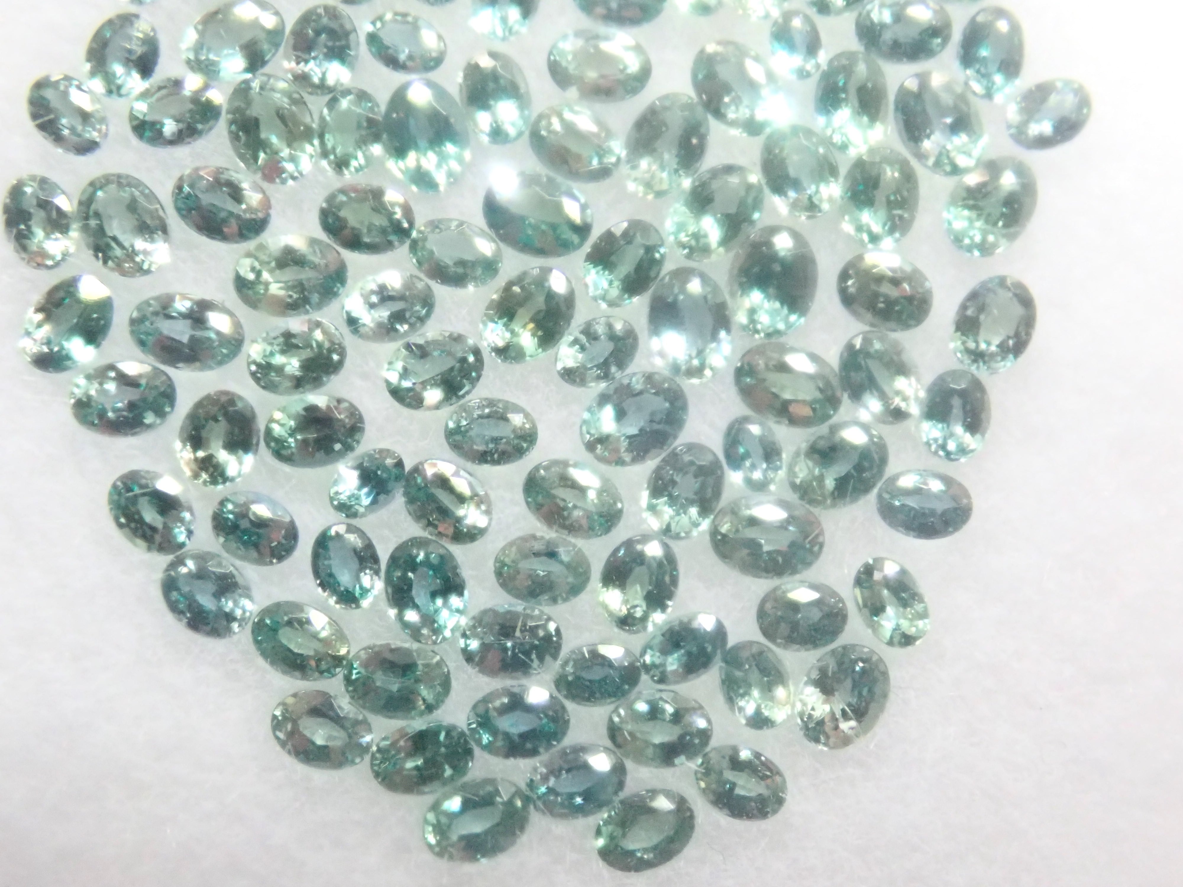 【3/6 22時販売】《ツーソン新着》ブラジル産アレキサンドライト1石ルース(メレサイズのトップクオリティ,ヘマチタ鉱山)《複数購入割引有》