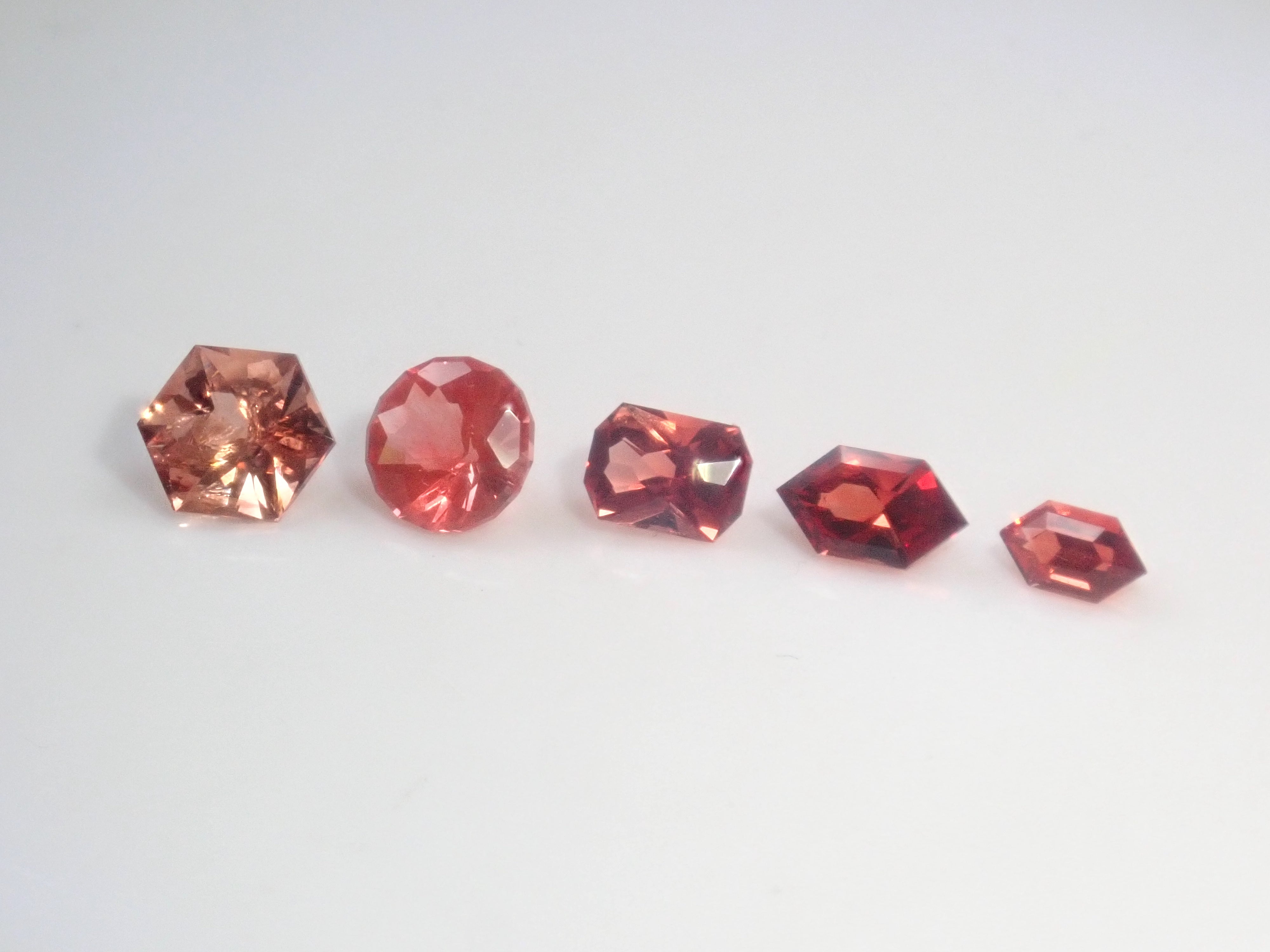 【1/11 22時販売】《限定6石》カメリアカットのオレゴンサンストーン8.0mmを含むサンストーンガチャ1石ルース(平均1.60ct)《複数購入割引有》